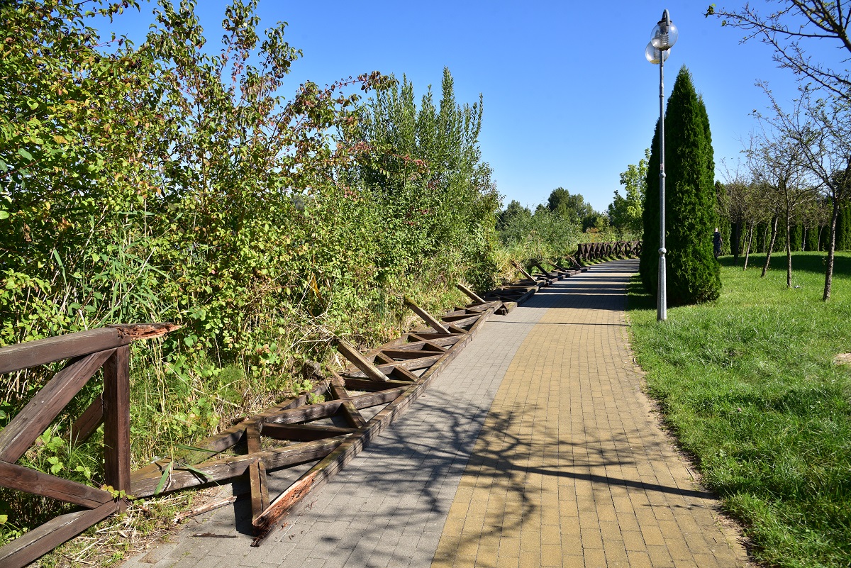 Policja ustaliła sprawców zniszczeń nad Głęboczkiem