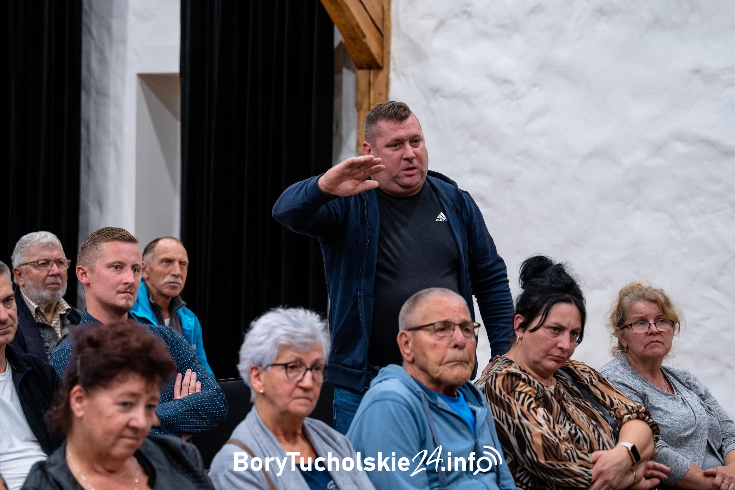 Śmieci i problemy z drogami. O czym dyskutowali mieszkańcy osiedla Tucholskiego?