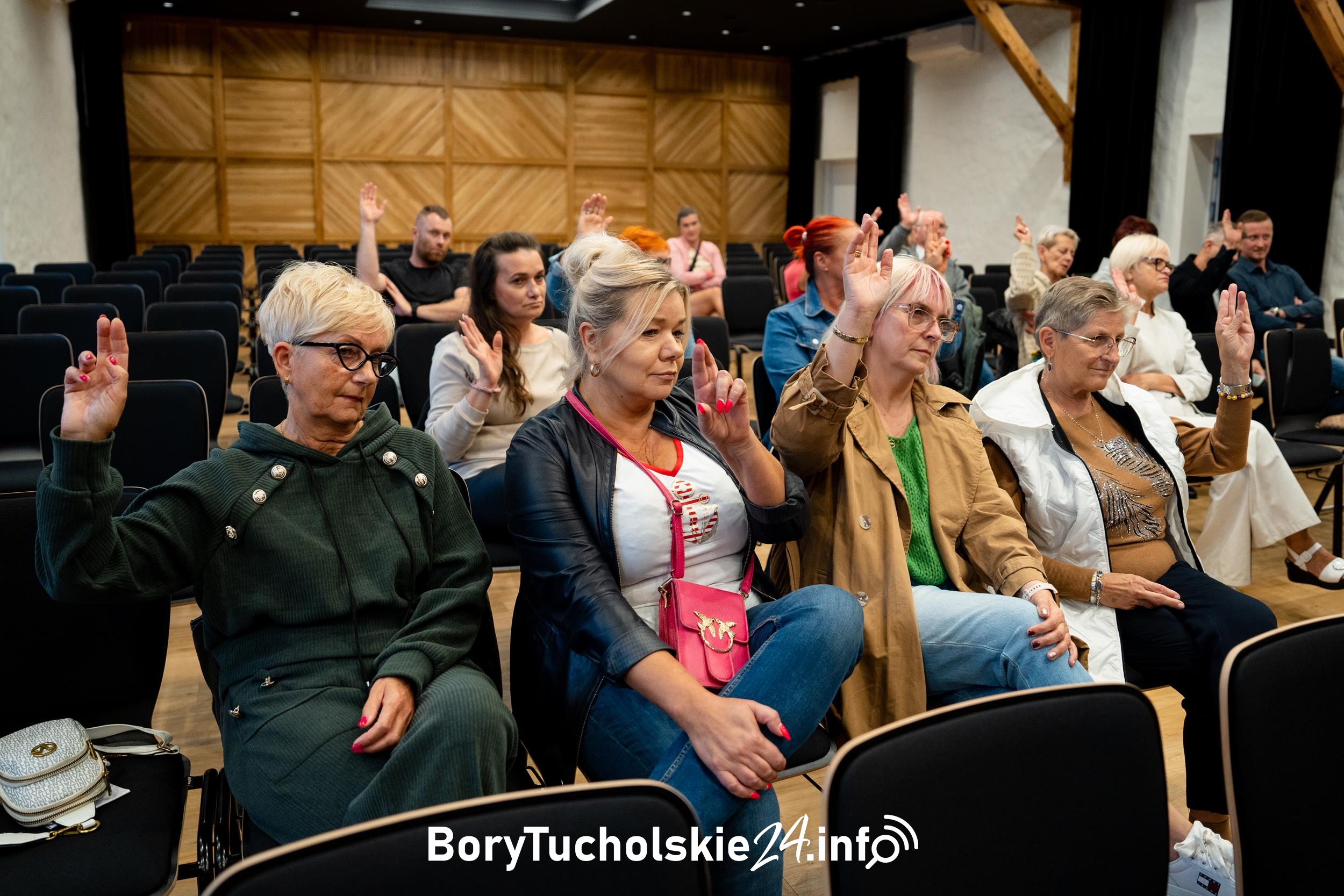 Rajdy w centrum Czeska i alkohol na ławeczkach. Problemy na osiedlu nr 1