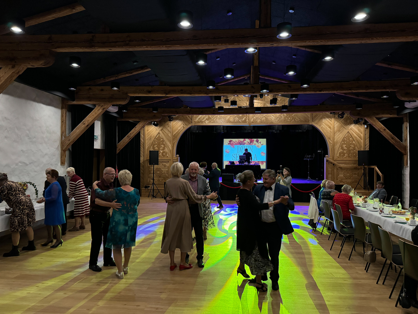 Zabawa integracyjna z okazji Dnia Seniora (ZDJĘCIA)