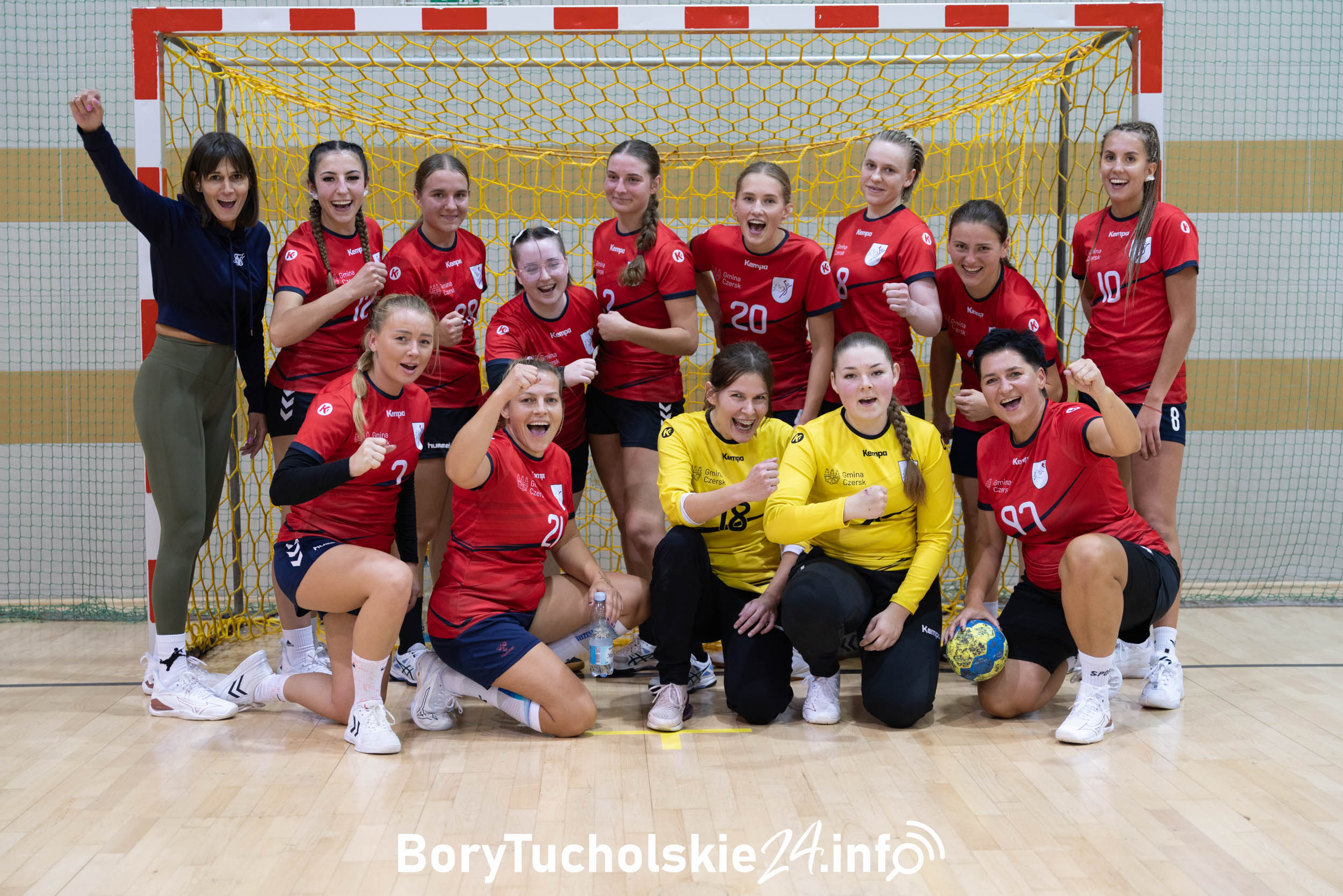 Wysoka wygrana żeńskiej drużyny MKS Handball Czersk (FOTO)