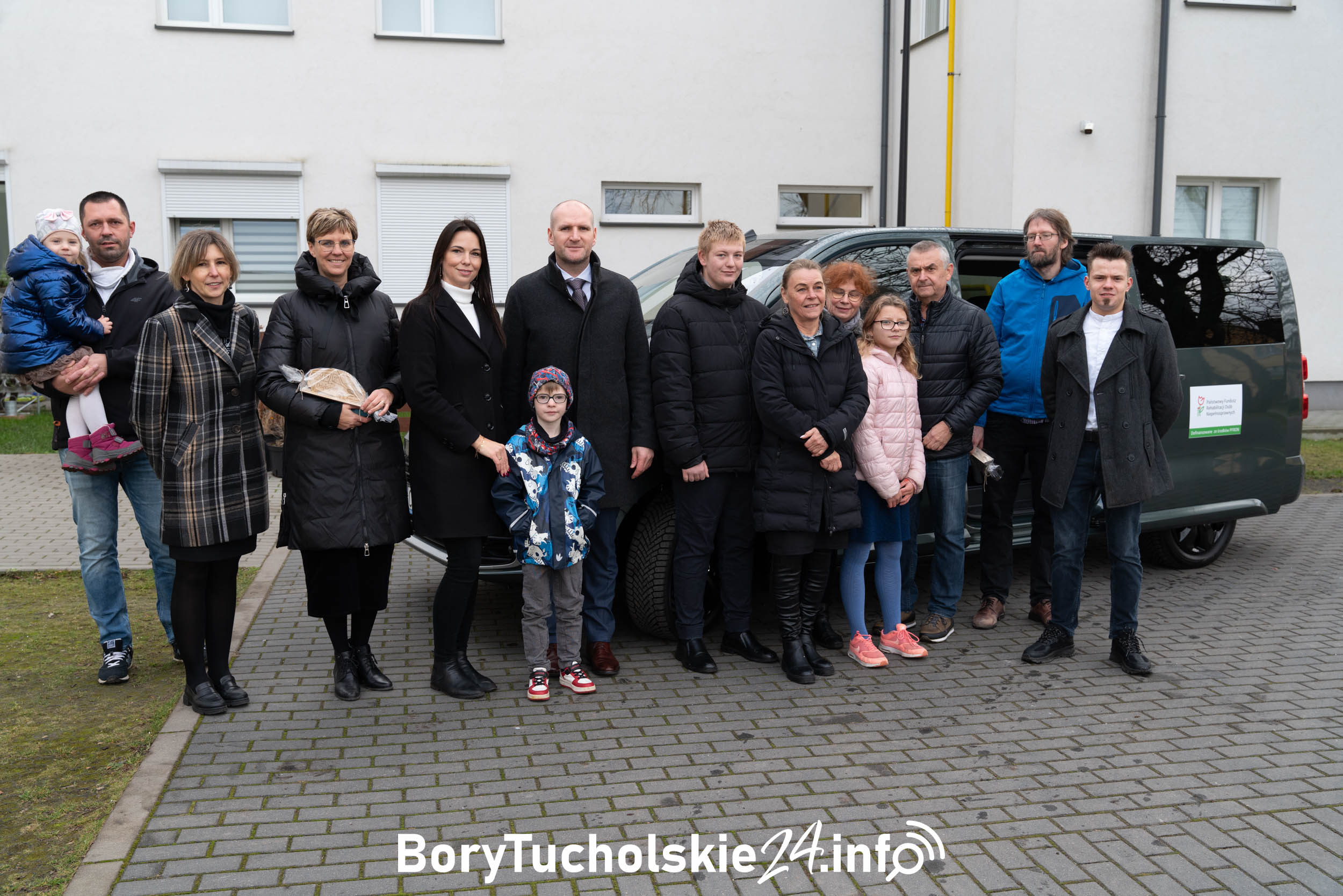 Nowe 9-osobowe auto dla placówek opiekuńczo-wychowawczych w Gostycynie i Żalnie