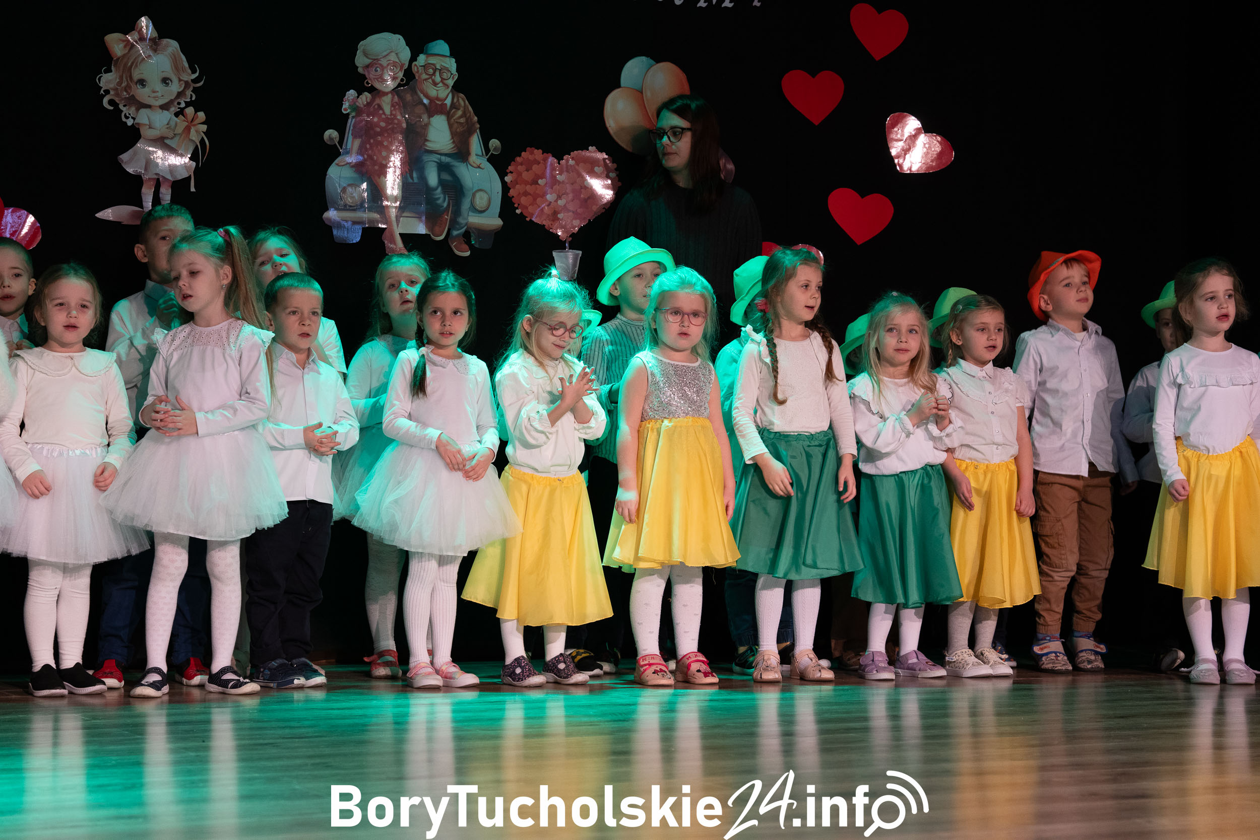 Spotkanie z okazji Dnia Babci i Dziadka w GOK w Cekcynie