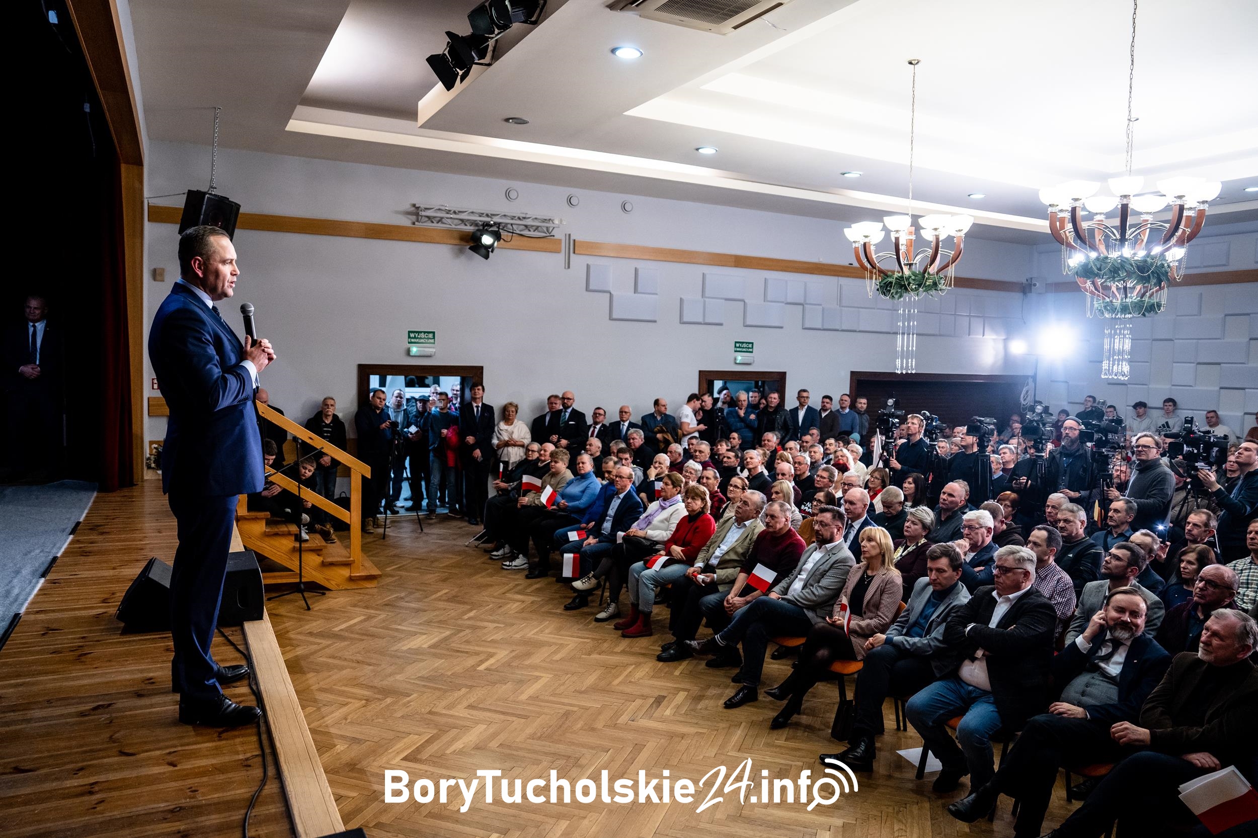 Karol Nawrocki w Tucholi. Spotkał się z mieszkańcami regionu (DUŻO ZDJĘĆ)