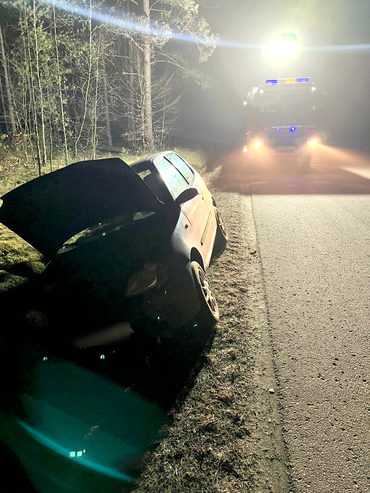 Samochód w rowie, kierowcy brak. Co stało się w Złym Mięsie?