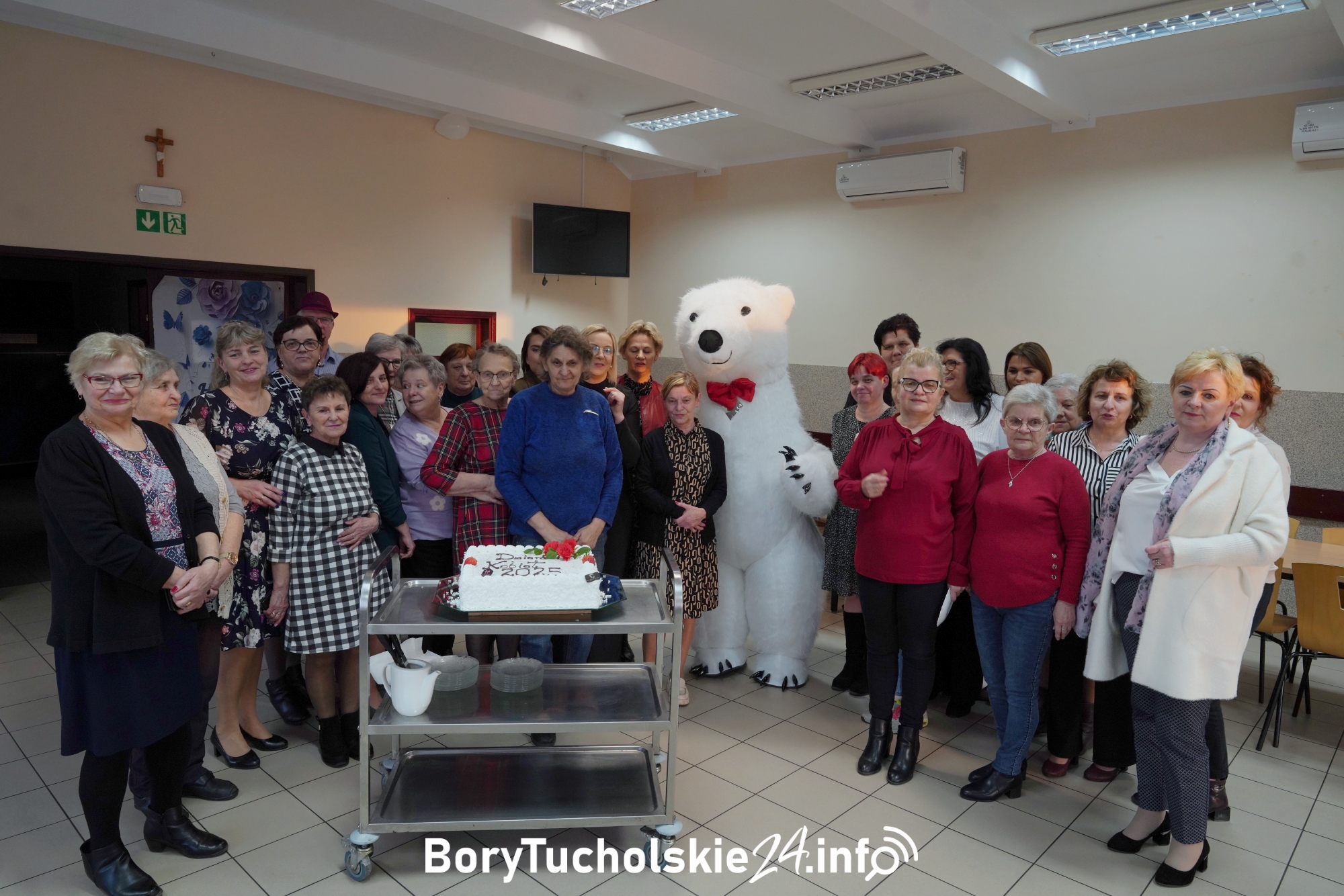 Śpiew, tańce i biały miś - Dzień Kobiet w Gutowcu (FOTO)