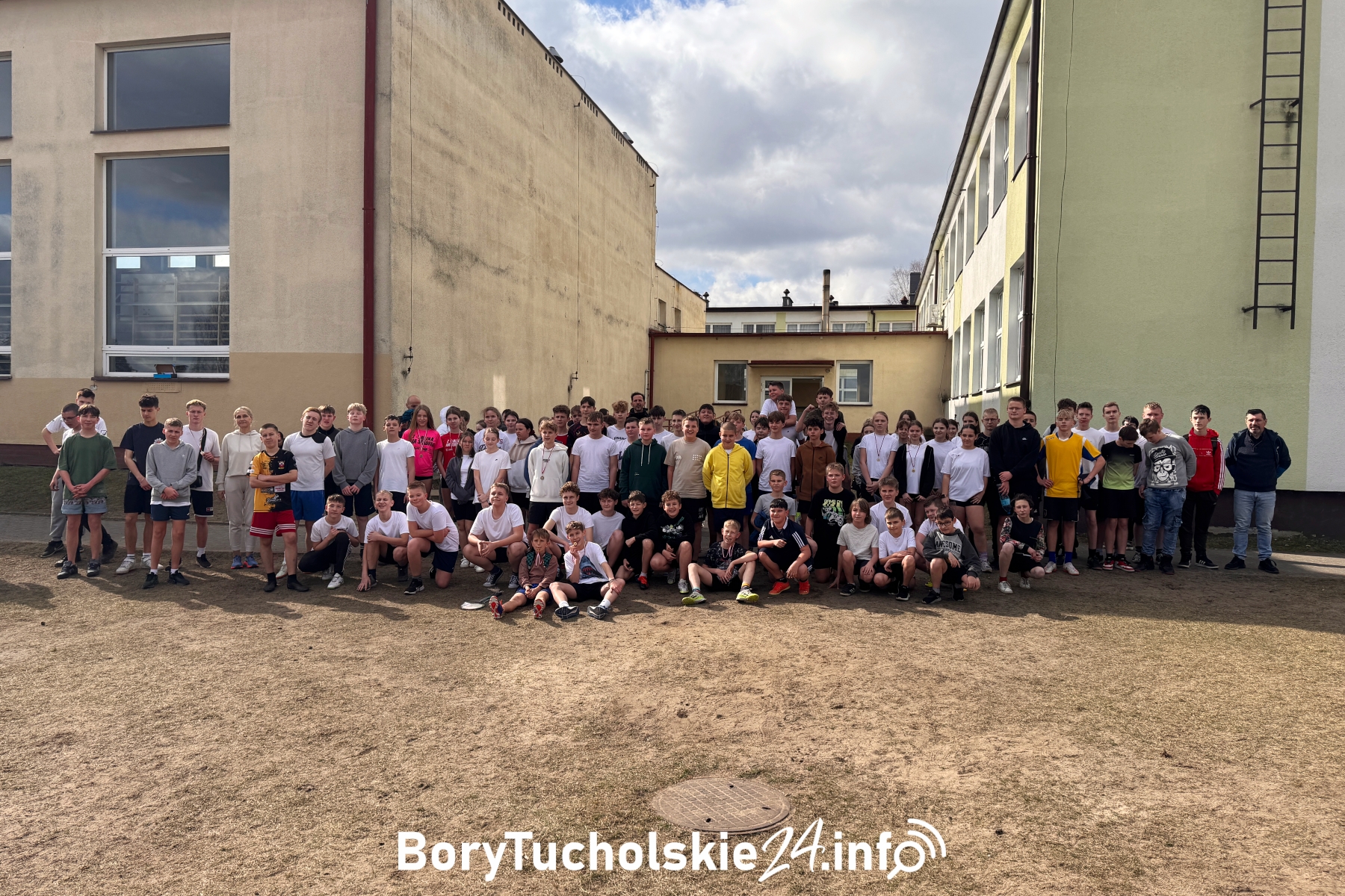 Mistrzostwa Szkoły w biegach przełajowych w Szkole Podstawowej w Śliwicach (FOTO)