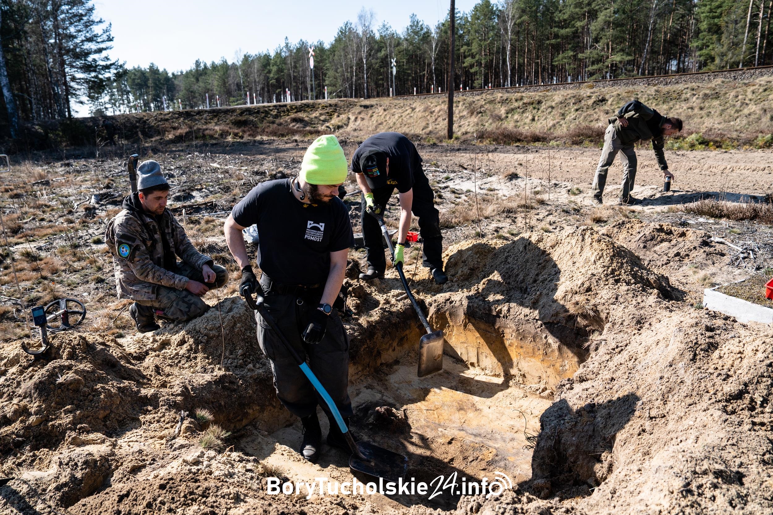 Odnaleźli szczątki żołnierza w mogile w gminie Śliwice (FOTO, WIDEO)