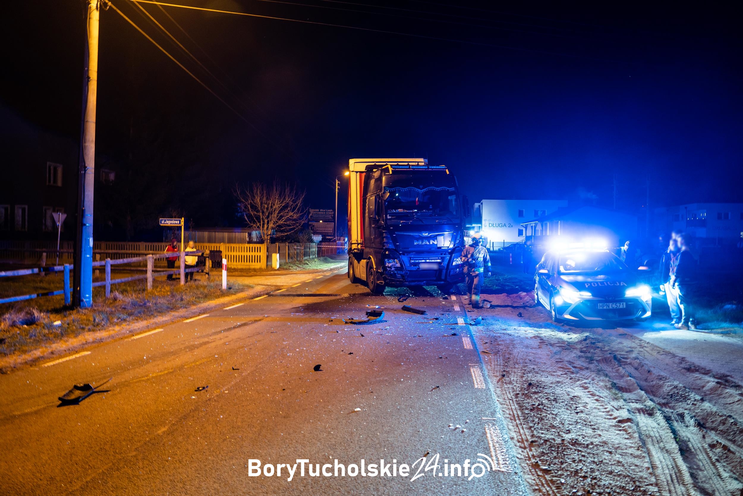 Zderzenie ciężarówki z osobówką w Czersku (FOTO)