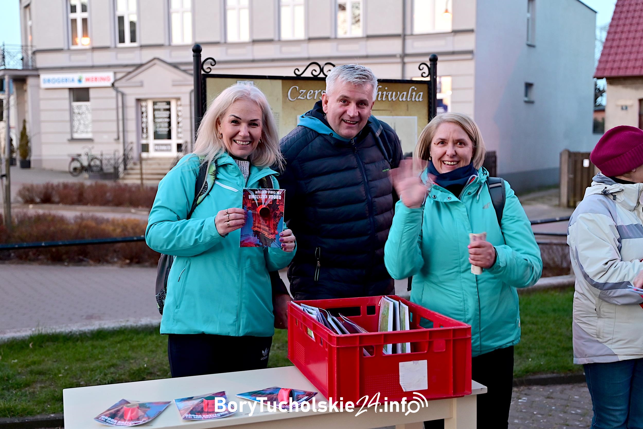 Czterysta osób wzięło udział w Nocnej Drodze Krzyżowej (FOTO)