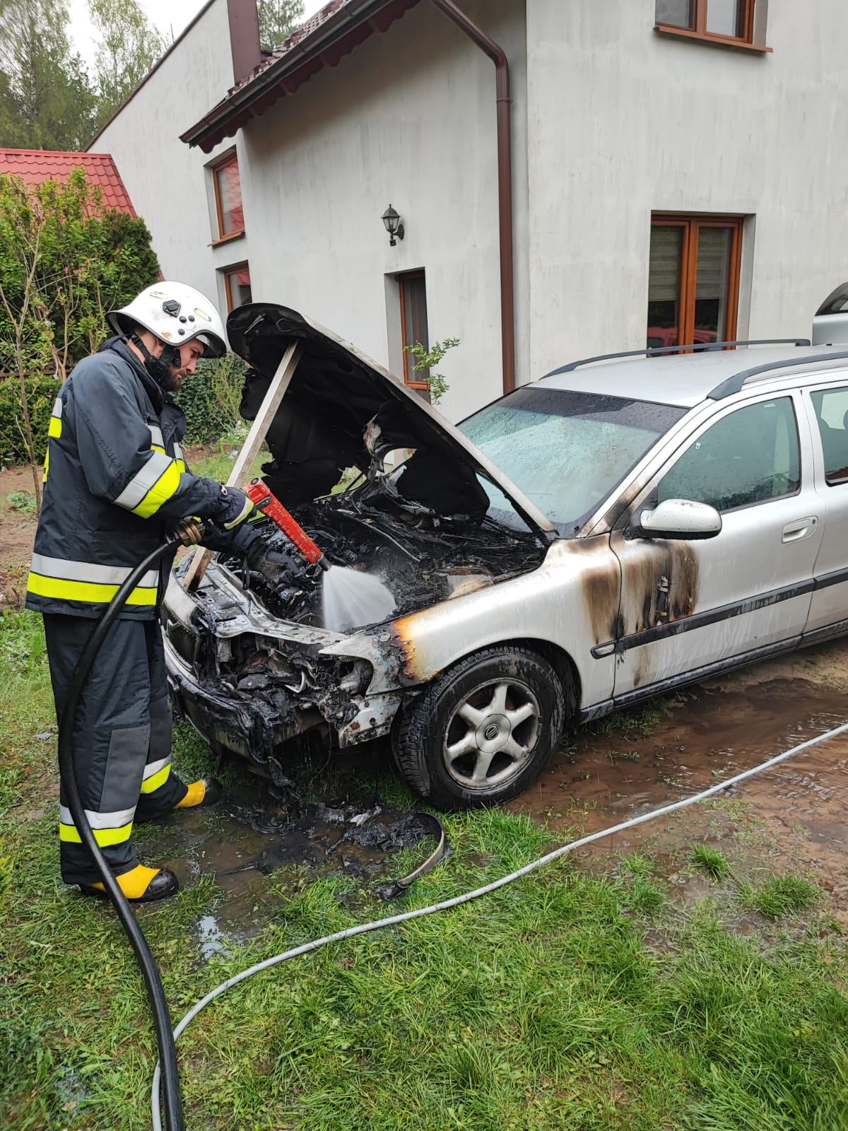 Pożar samochodu w Krzyżu. Dwa dni wcześniej paliło się to samo auto