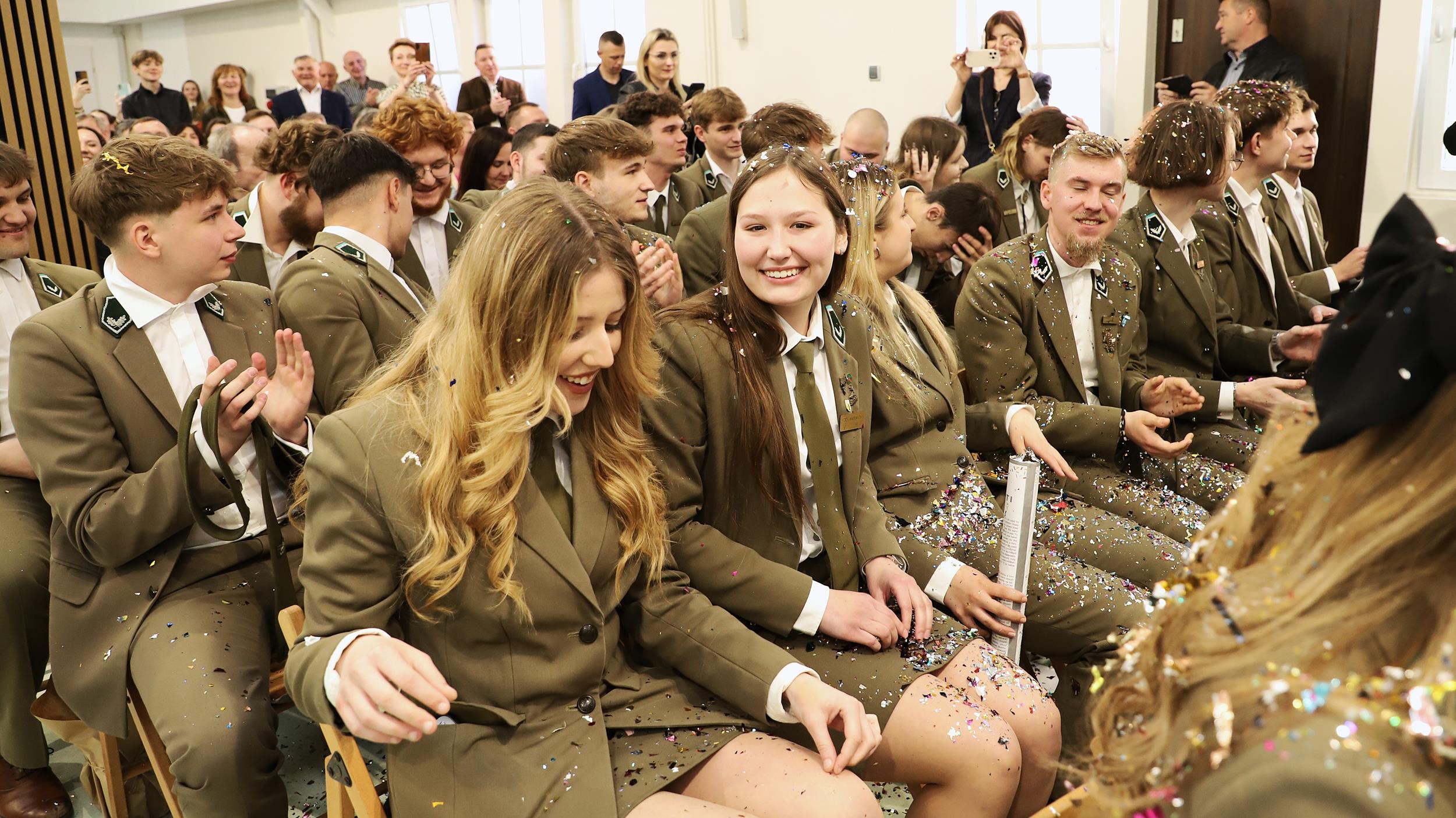 Maturzyści zakończyli naukę w Technikum Leśnym w Tucholi (DUŻO ZDJĘĆ)