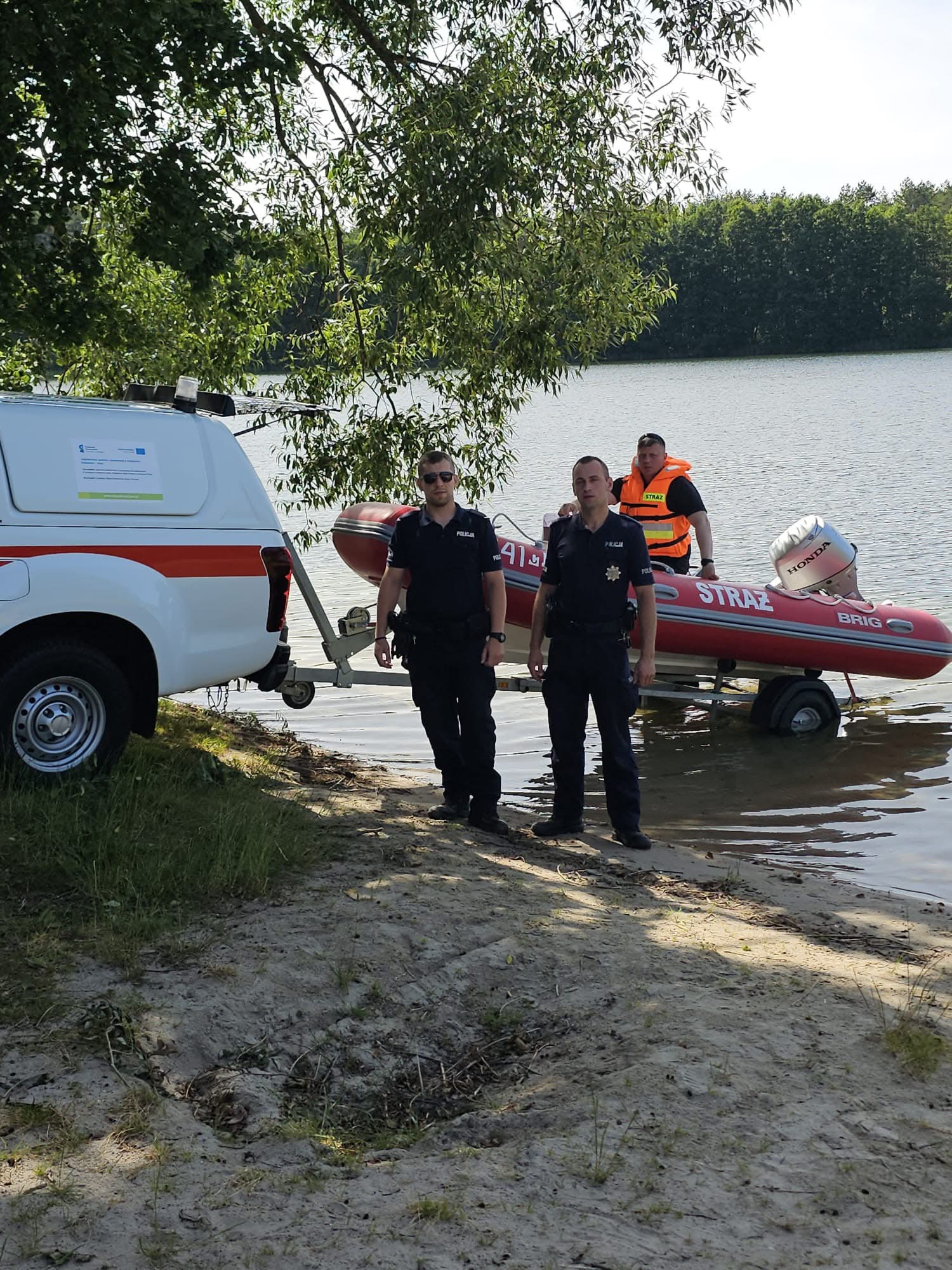 „Bezpieczny akwen” w Okoninach Nadjeziornych – służby apelują o ostrożność nad wodą