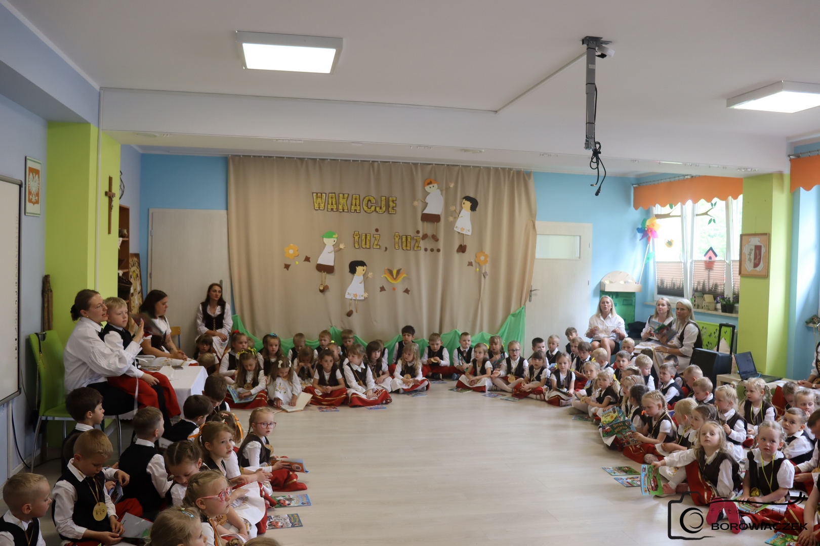 Uroczyste zakończenie roku przedszkolnego w młodszych grupach „Borowiaczka” (FOTO)