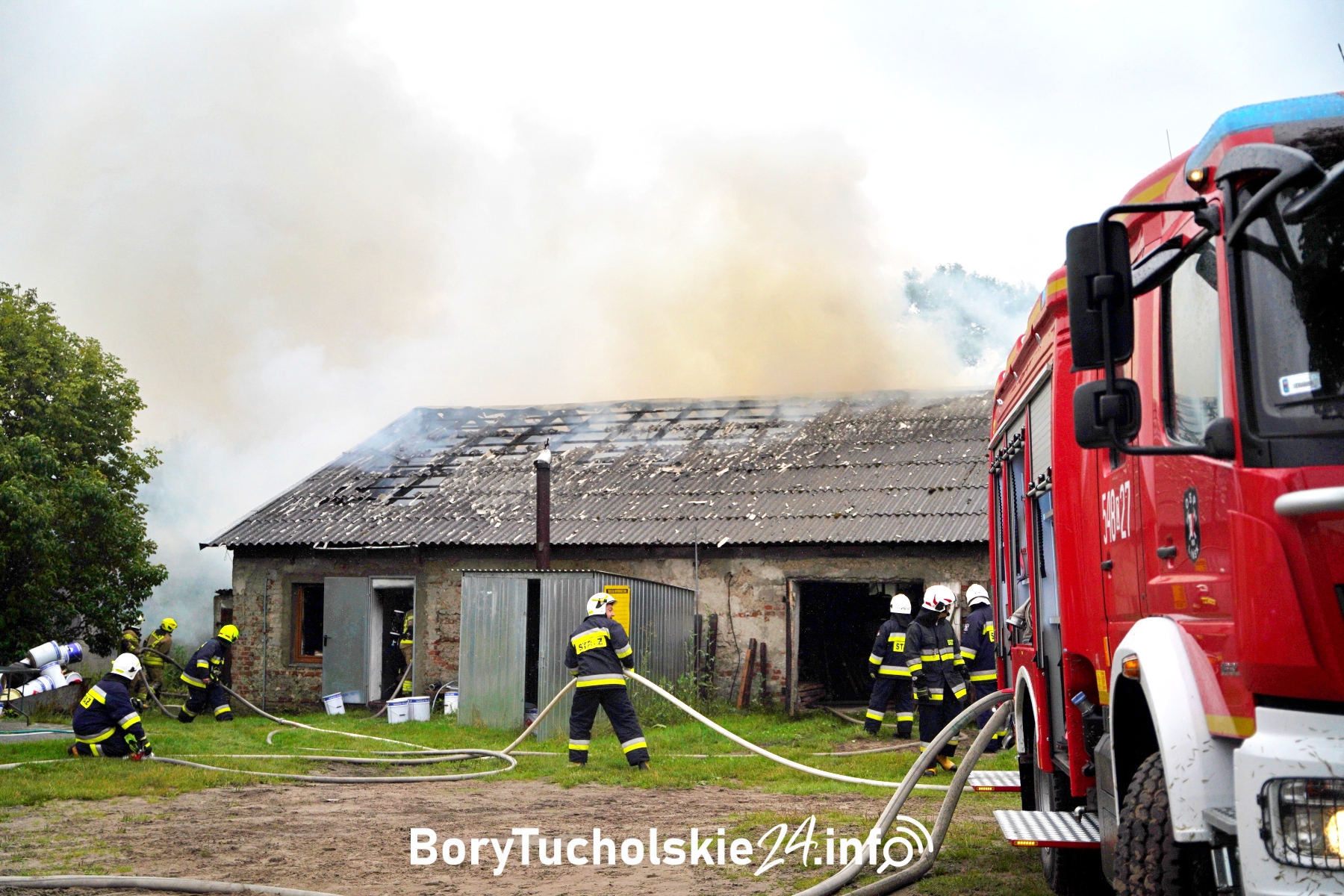 Pożar budynku gospodarczego w Śliwicach (FOTO, WIDEO)