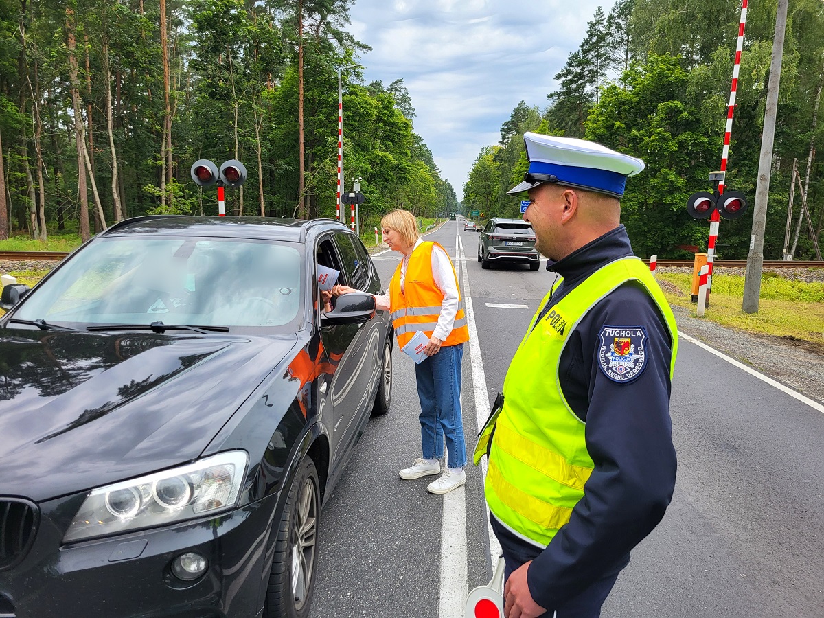 Bezpieczny przejazd kolejowy – akcja edukacyjna Policji i PKP w Błądzimiu