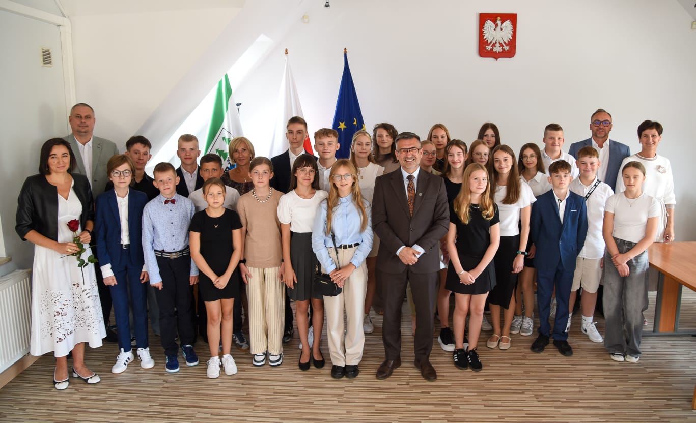 Trzydziestu uczniów nagrodzonych stypendiami burmistrza Czerska