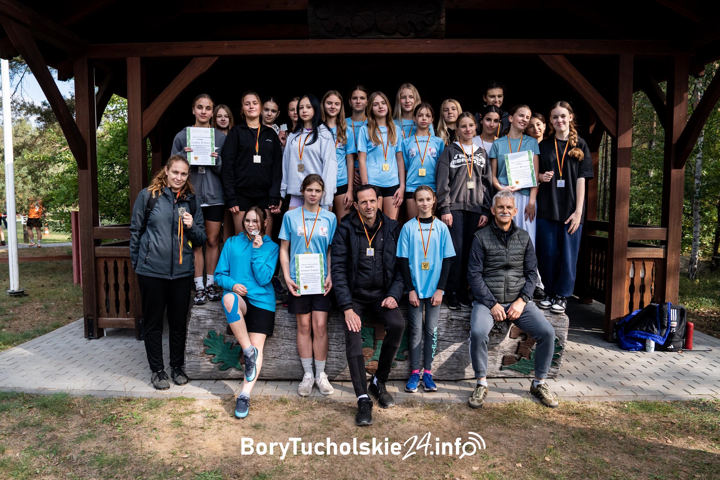 Uczniowie z powiatu tucholskiego rywalizowali w biegach przełajowych (FOTO, WIDEO)