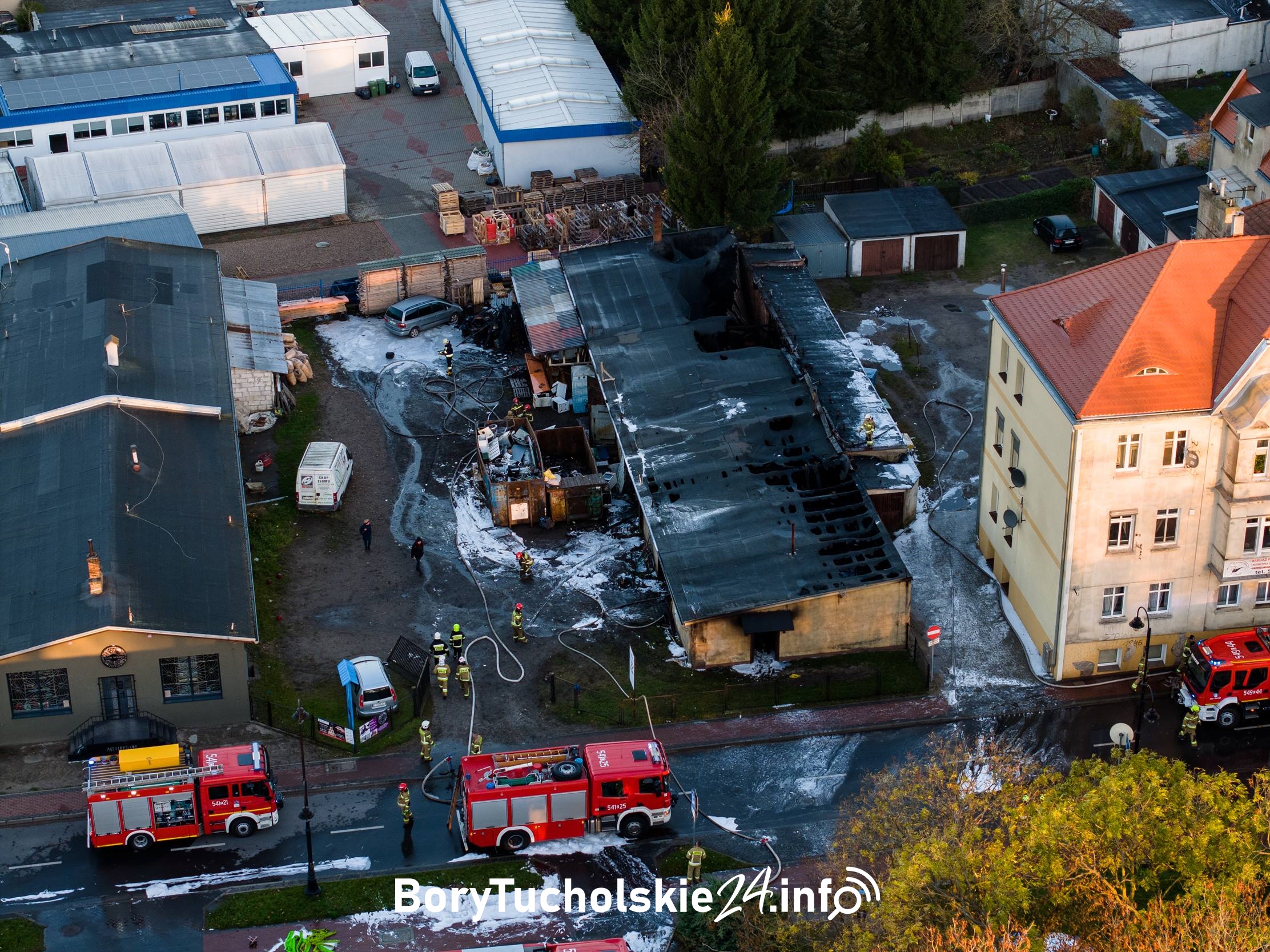 Nocny pożar w Tucholi. Ewakuowano mieszkańców kamienicy (FOTO, WIDEO)