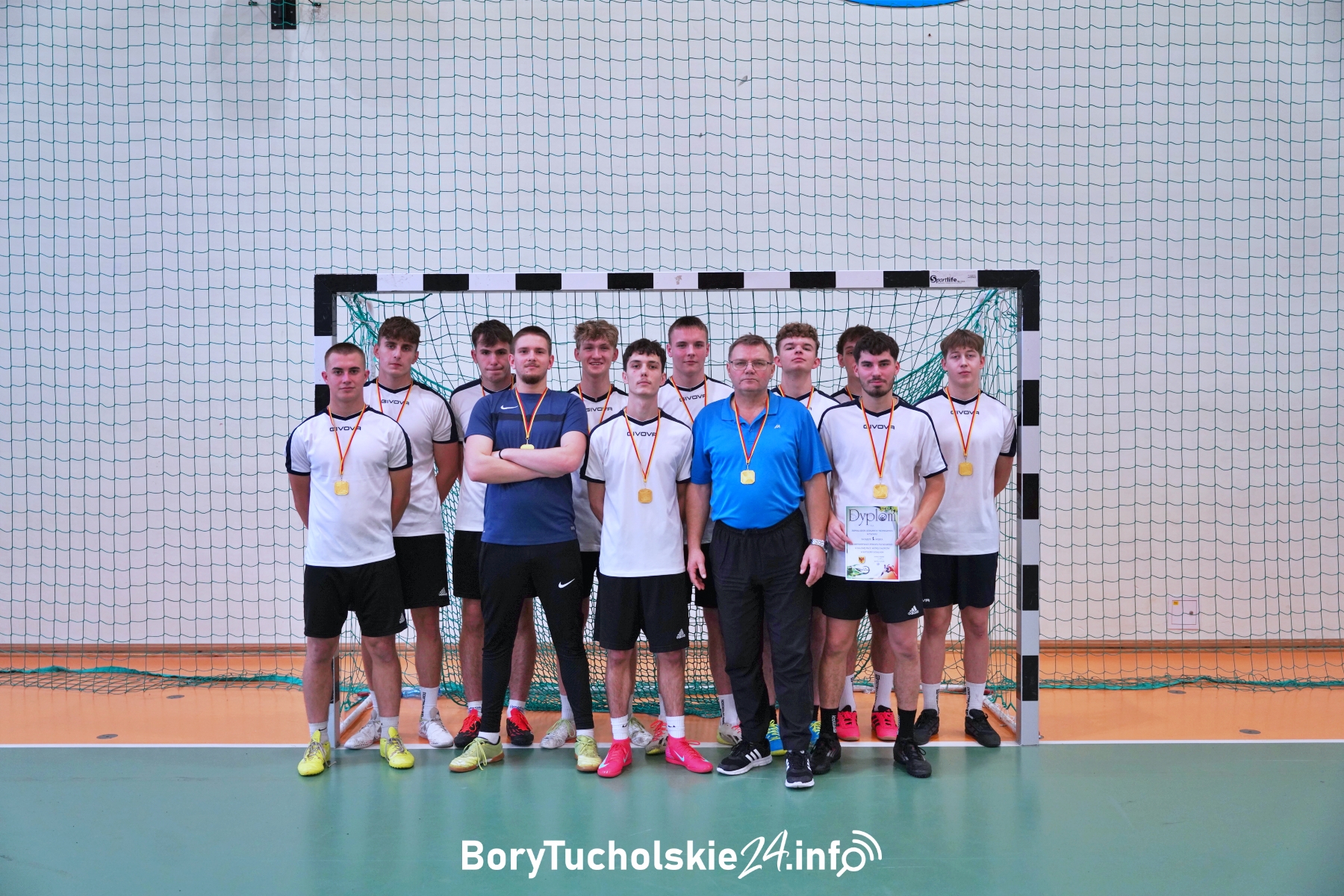 ZSLiT mistrzem powiatu tucholskiego w piłce halowej (FOTO, WIDEO)