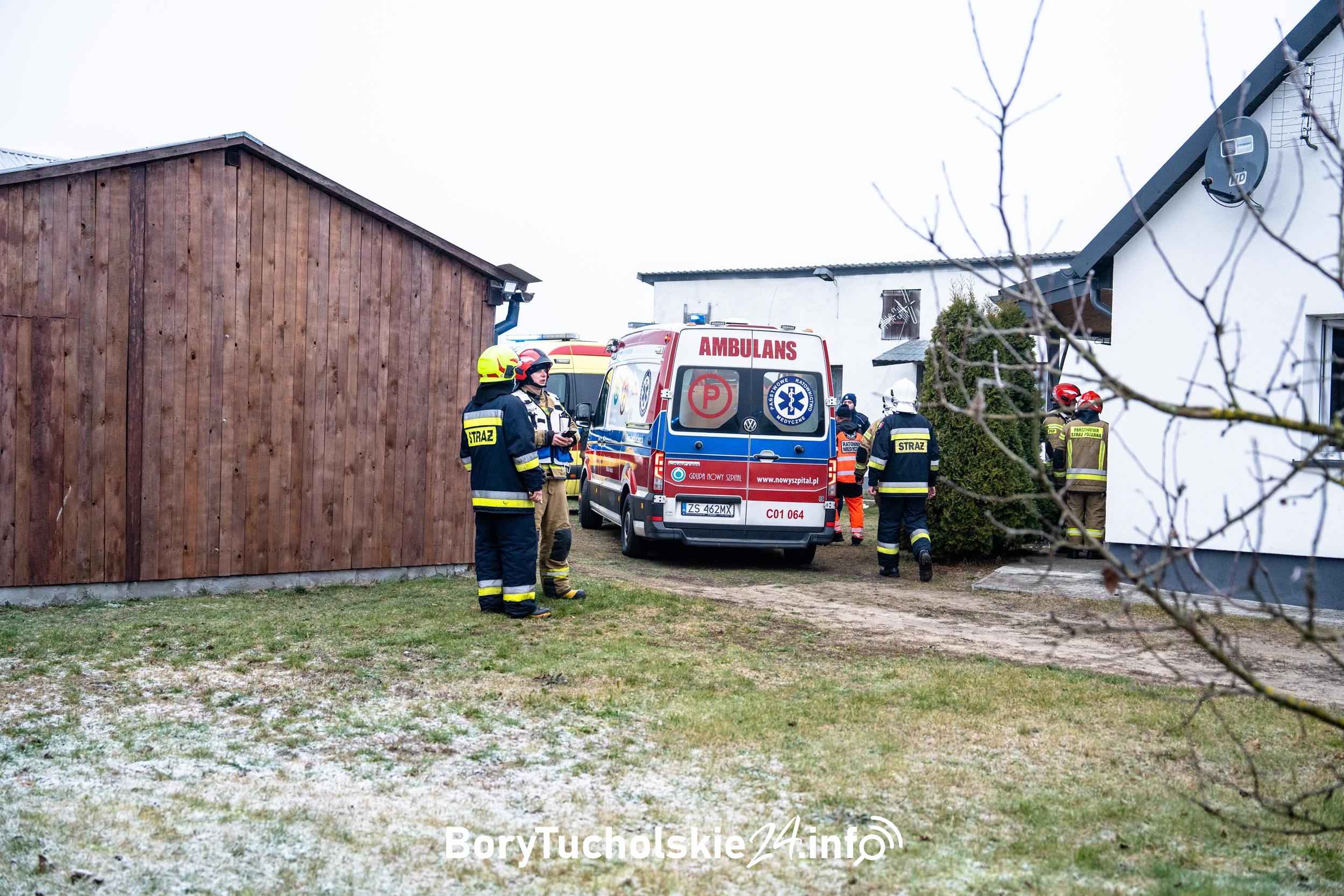 Pożar w domu jednorodzinnym. Trzy osoby poszkodowane. 69-latek walczy o życie Fot. BoryTucholskie24.info