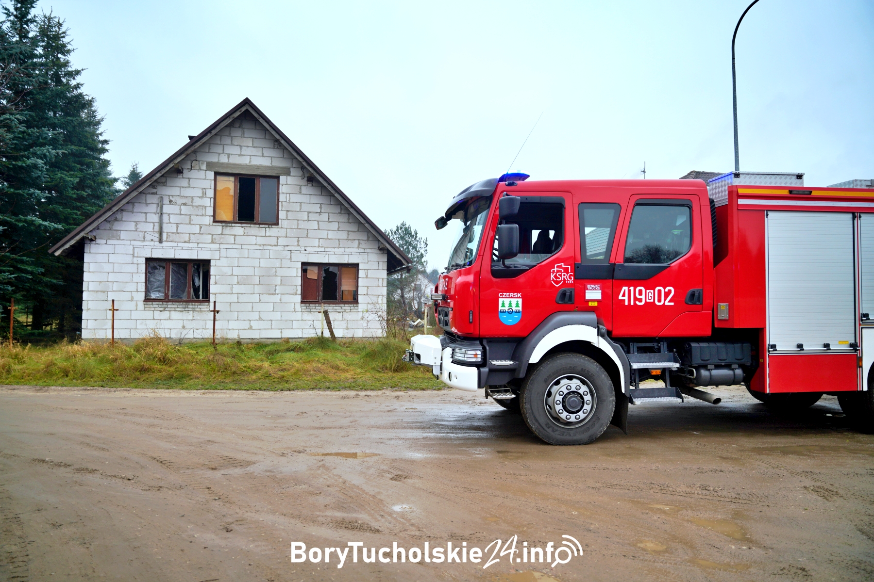 Kolejny pożar pustostanu w Czersku. Służby szybko opanowały sytuację