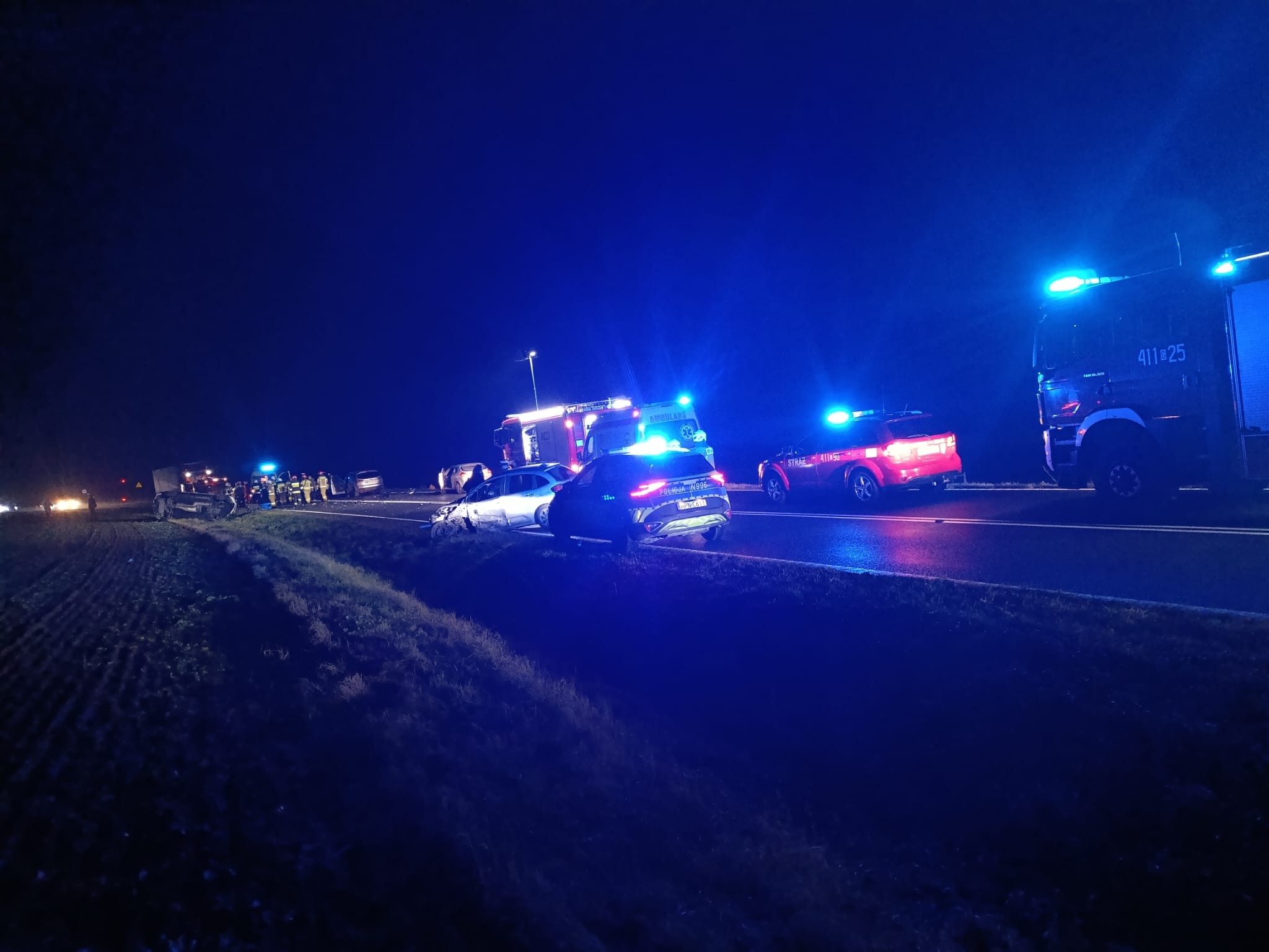 AKTUALIZACJA. 68-letni mieszkaniec Tucholi wśród poszkodowanych. Poważna kolizja na trasie Tuchola-Chojnice 