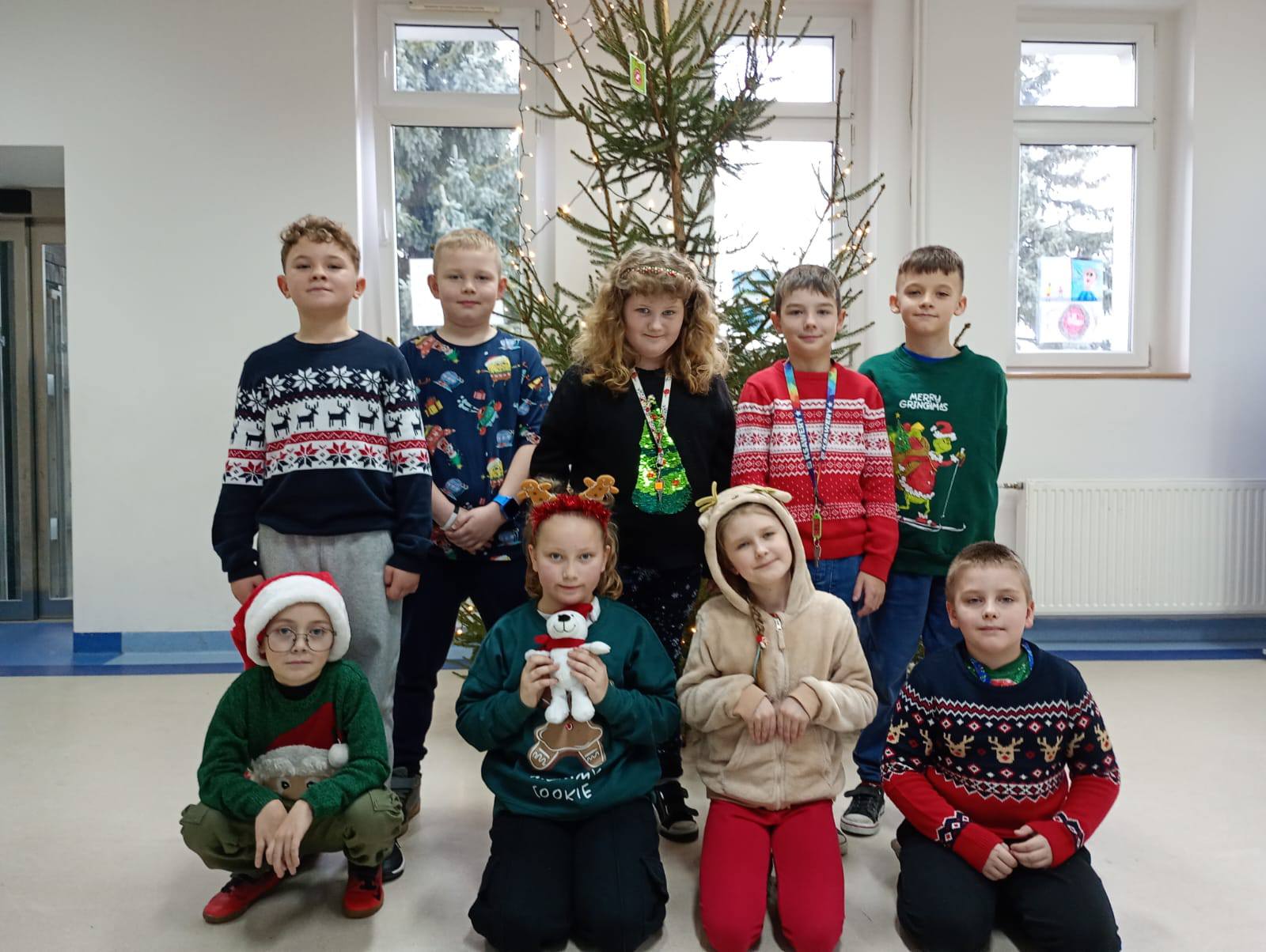 Klimat świąt w stylu angielsko-amerykańskim w SP nr 2 w Czersku (FOTO)