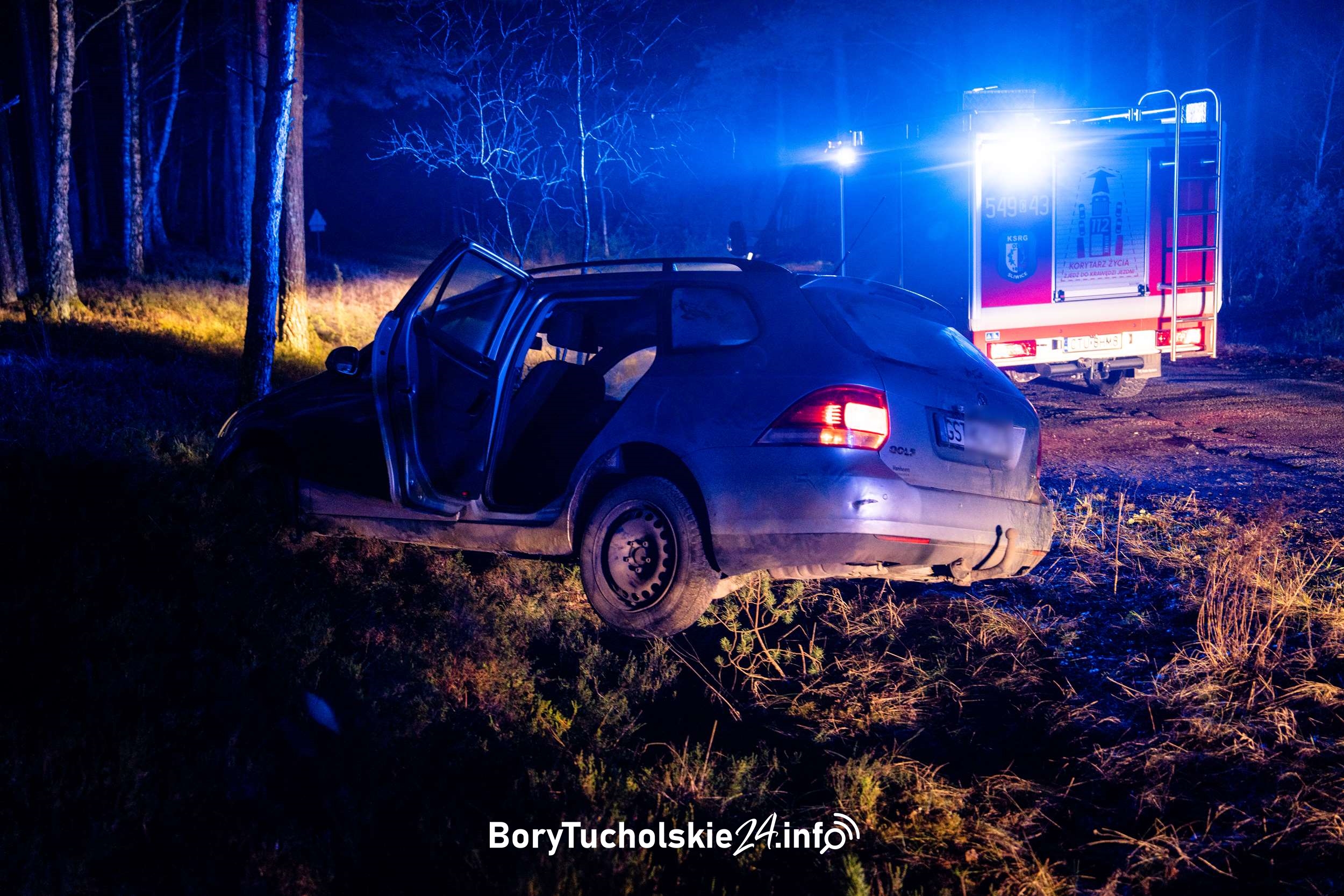 Zdarzenie na drodze do Brzeźna. Samochód wjechał do rowu. Kierowca się oddalił (FOTO, WIDEO)