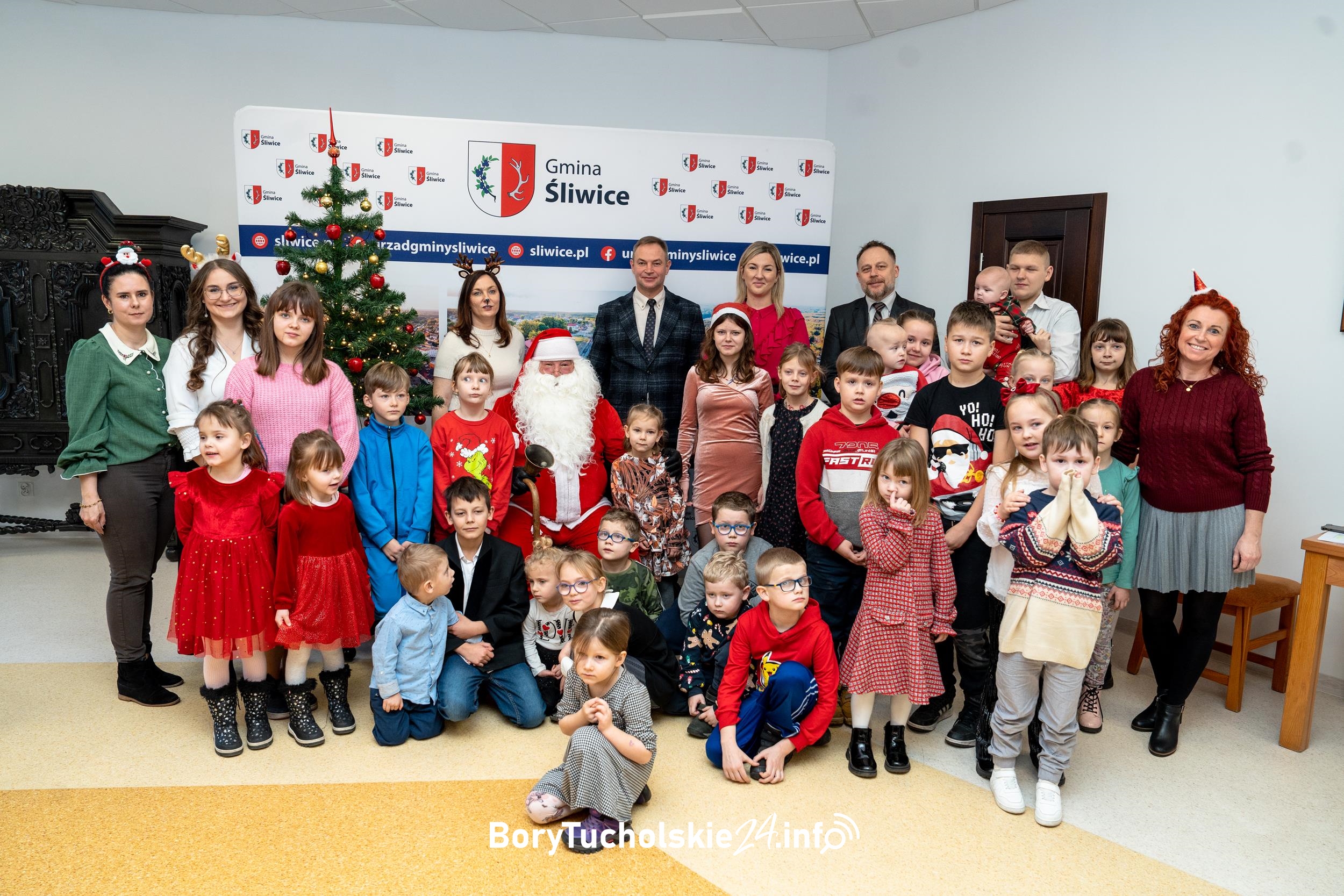 Pięćdziesięcioro dzieci otrzymało prezenty. Finał akcji Śliwicka Paczka Świąteczna (FOTO, WIDEO)