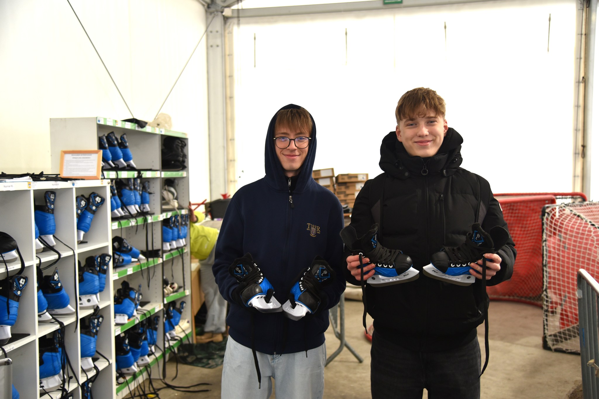 Od najmłodszych po dorosłych. Lodowisko w Czersku z nowymi rozmiarami łyżew