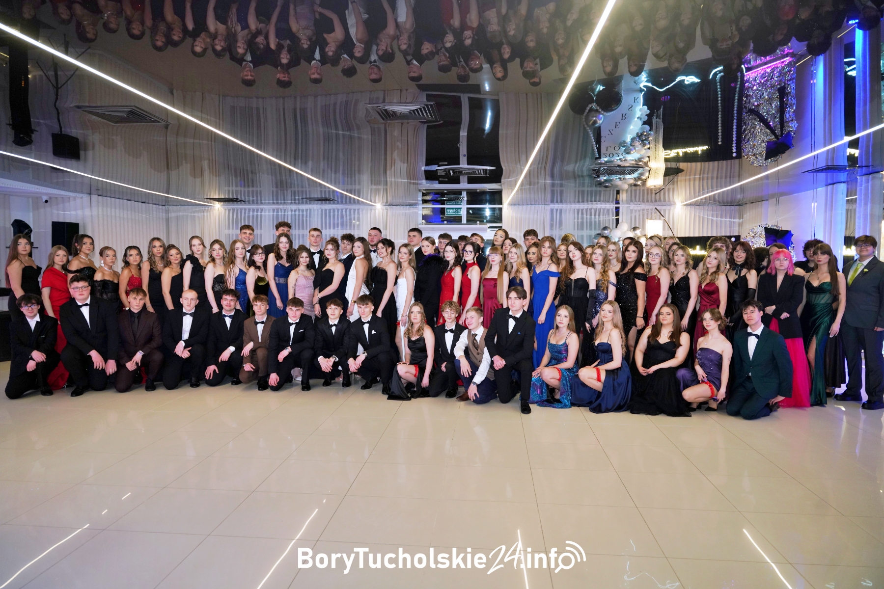 Osiemdziesięciu maturzystów zatańczyło poloneza. Studniówka LO w Czersku (DUŻO FOTO, WIDEO)