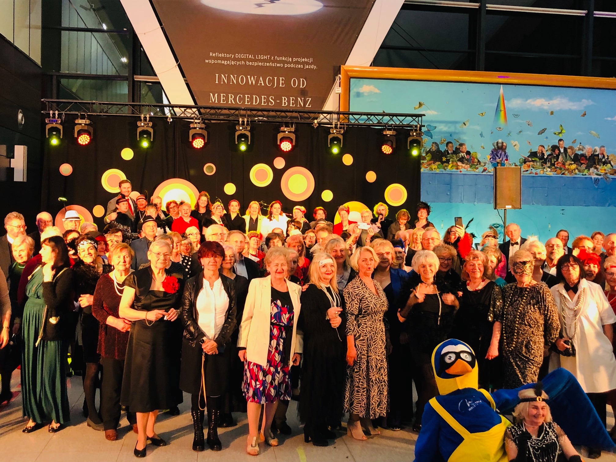 Seniorzy z gminy Czersk na balu na gdańskim lotnisku (FOTO)