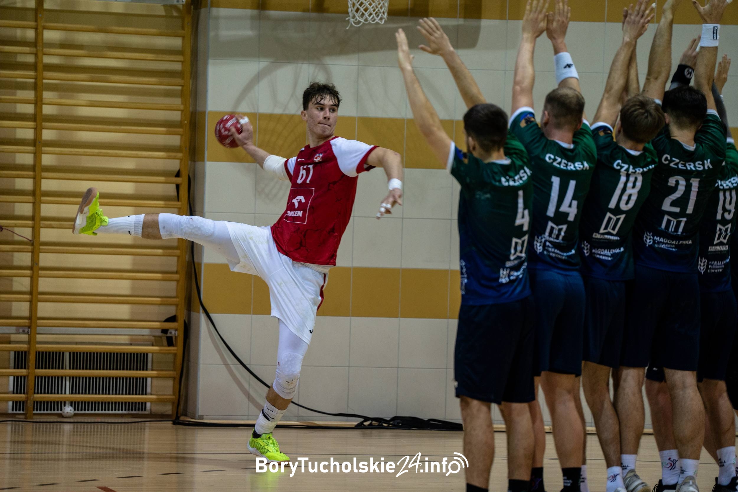 Dreszczowiec w Czersku. MKS wygrywa po rzutach karnych (FOTO)