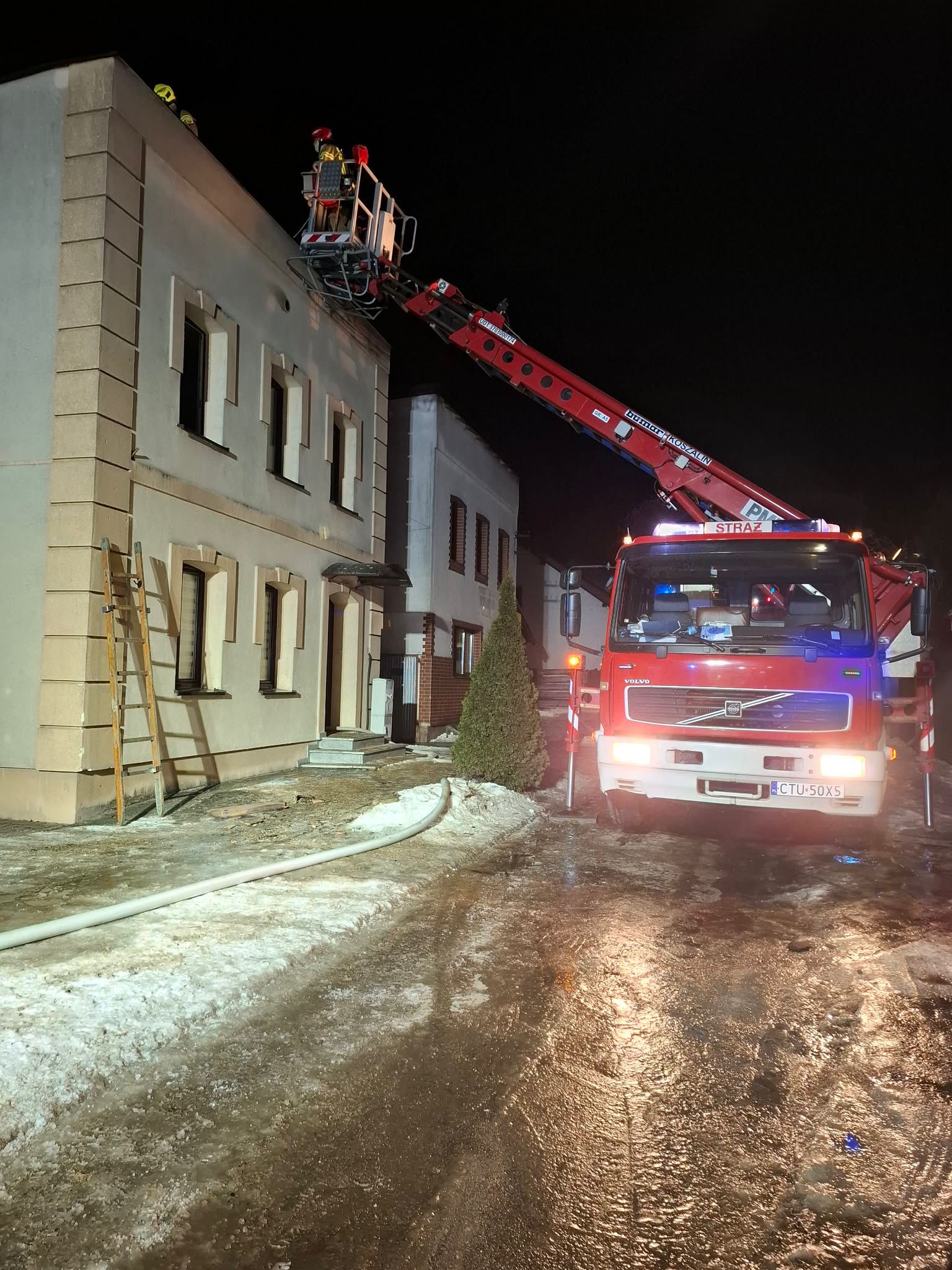 Nocny pożar poddasza w Śliwicach (FOTO)
