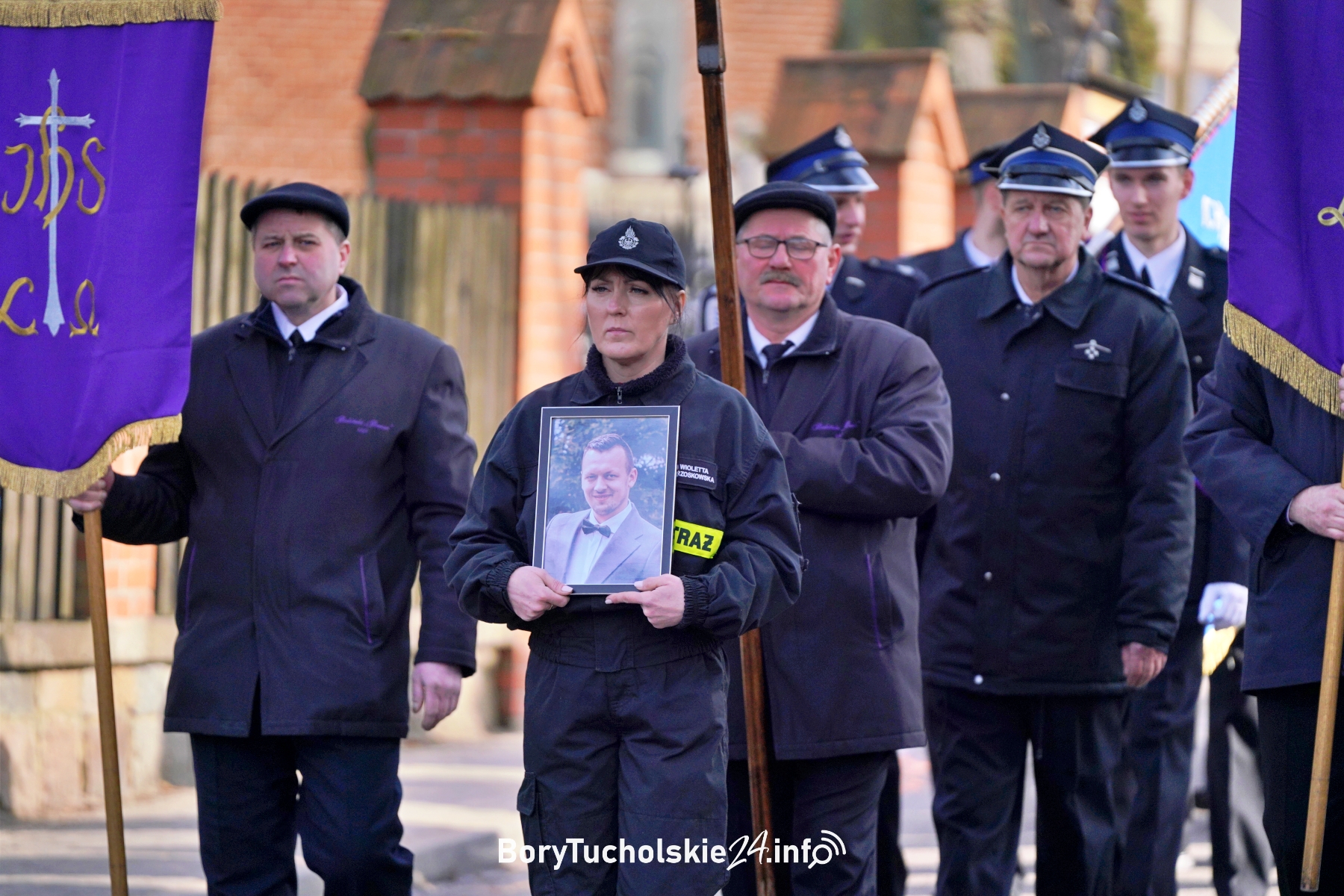 Rodzina oraz druhowie pożegnali Karola Wesołowskiego (FOTO, WIDEO)
