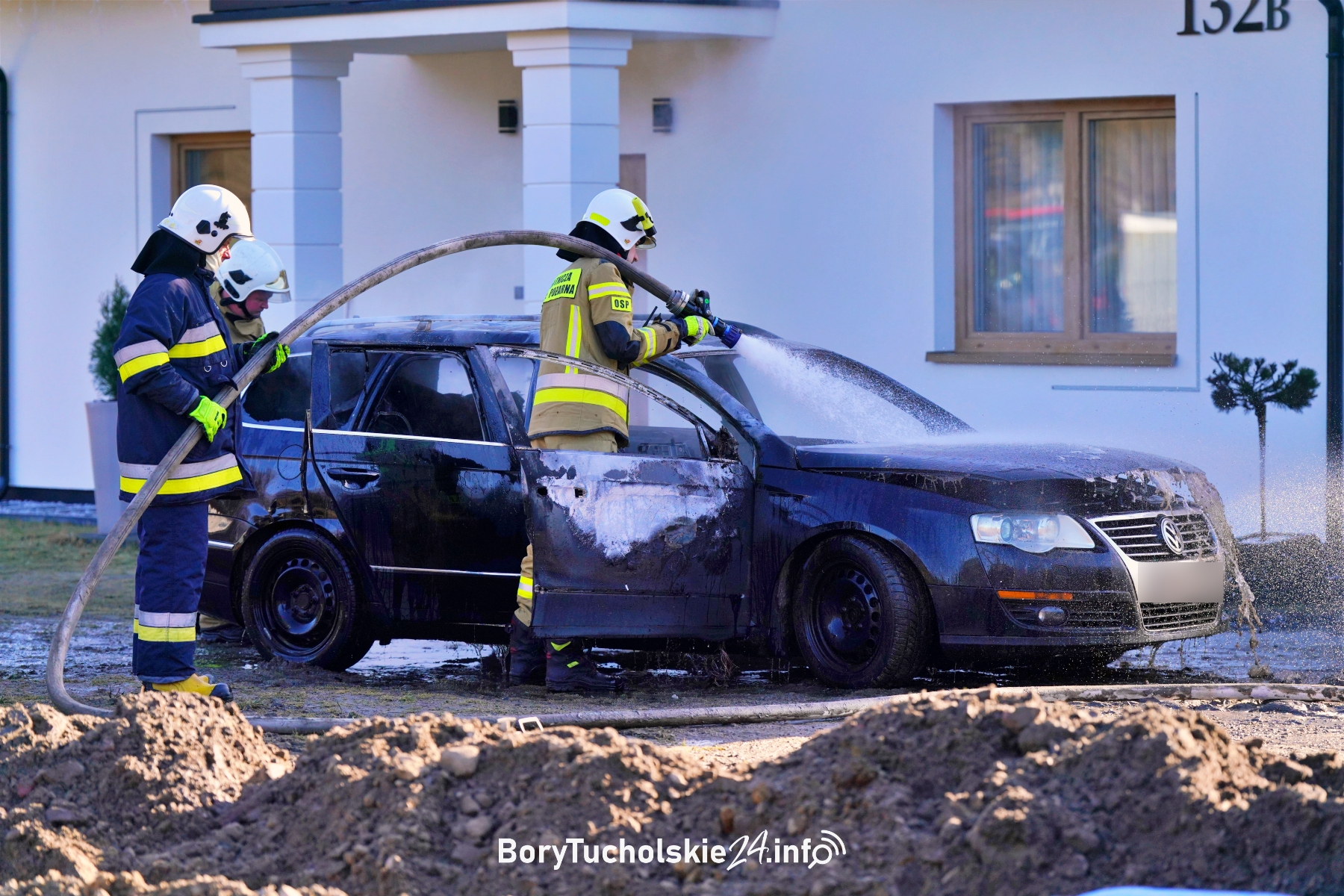 Pożar samochodu w Lińsku. Interweniowały dwie jednostki OSP (FOTO, WIDEO)