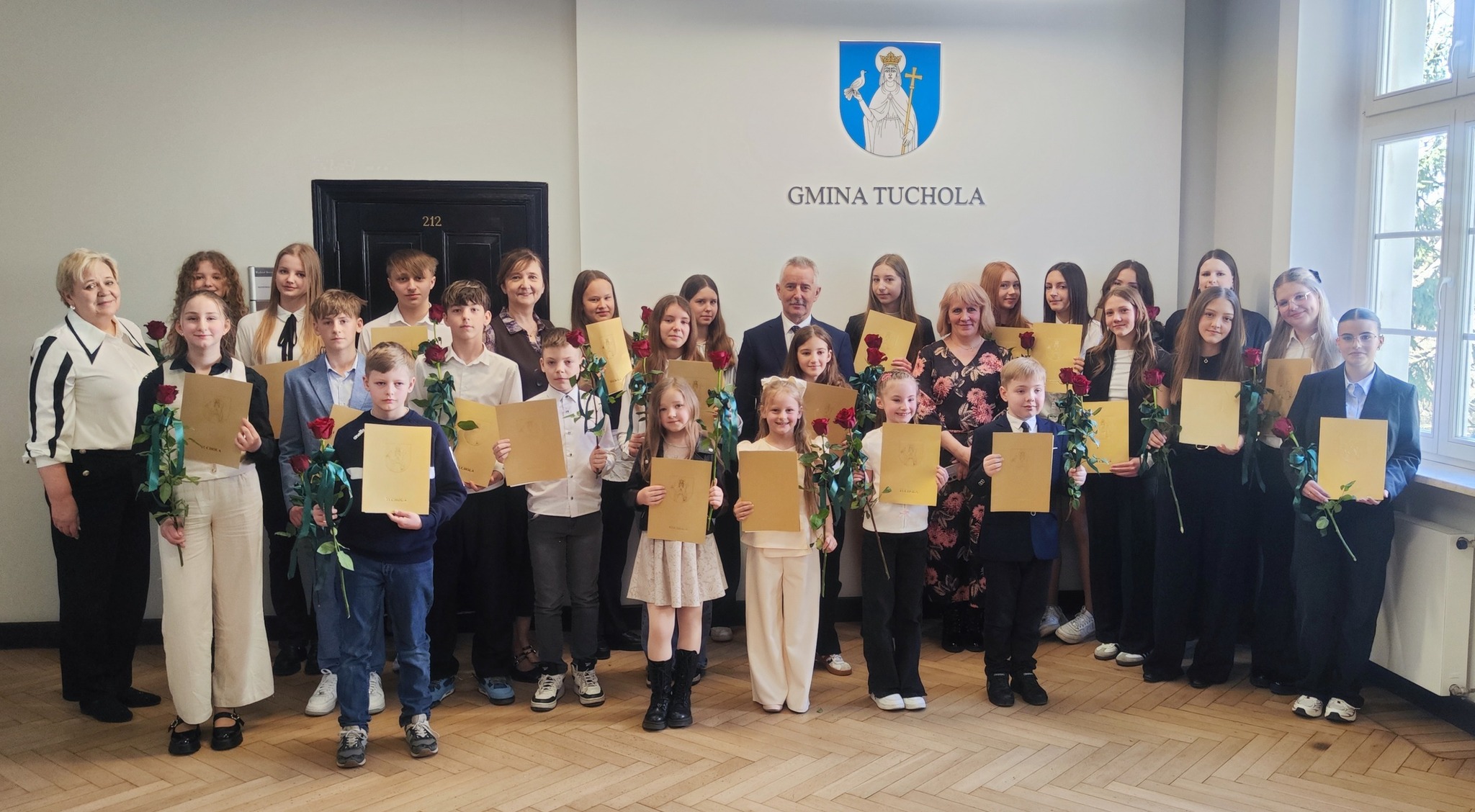 Ponad 20 uczniów ze stypendiami burmistrza Tucholi. Wśród laureatów także pierwszoklasiści (FOTO)