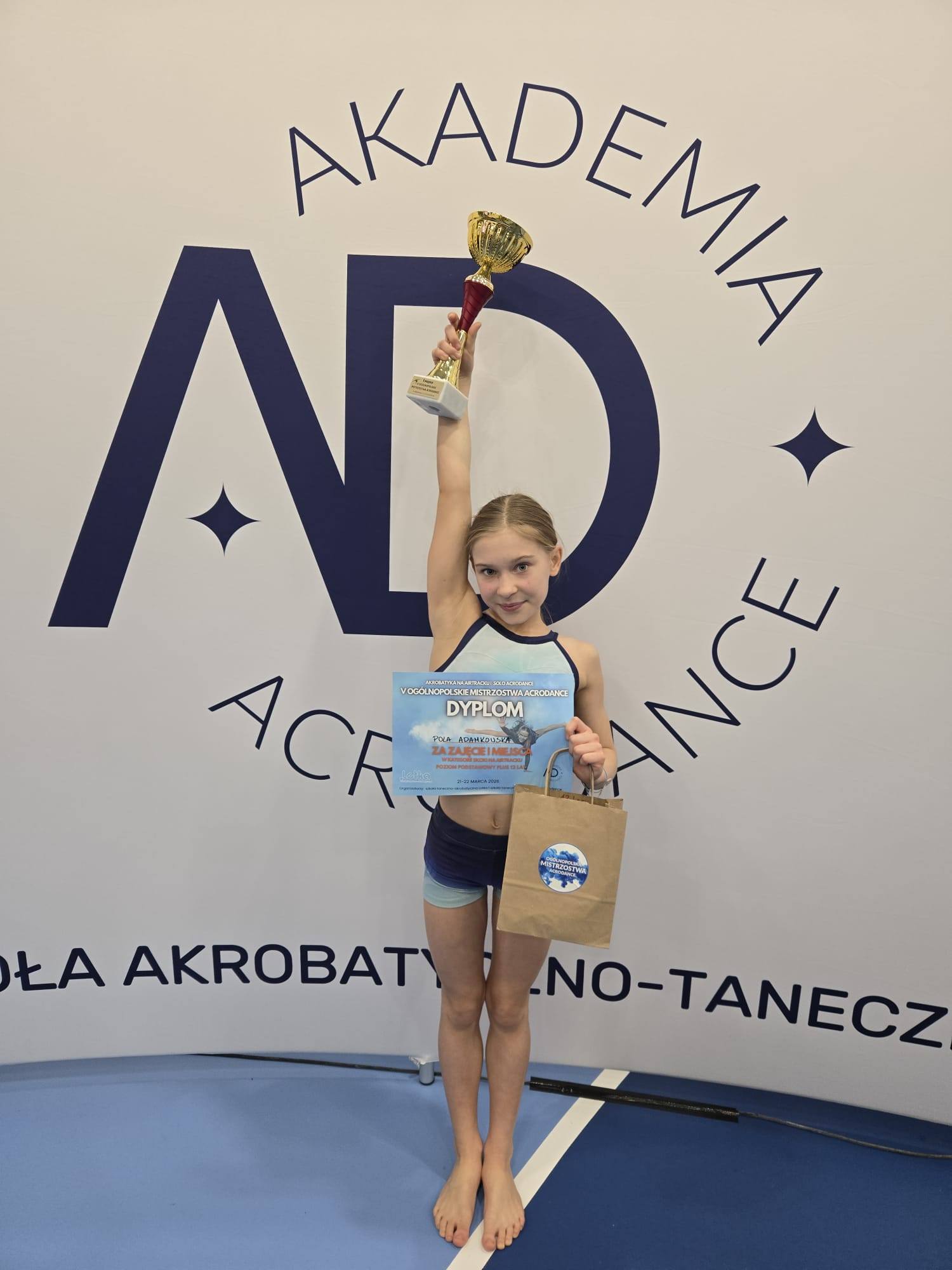 Pola Adamkowska z trzema złotymi medalami na Ogólnopolskich Mistrzostwach Acrodance