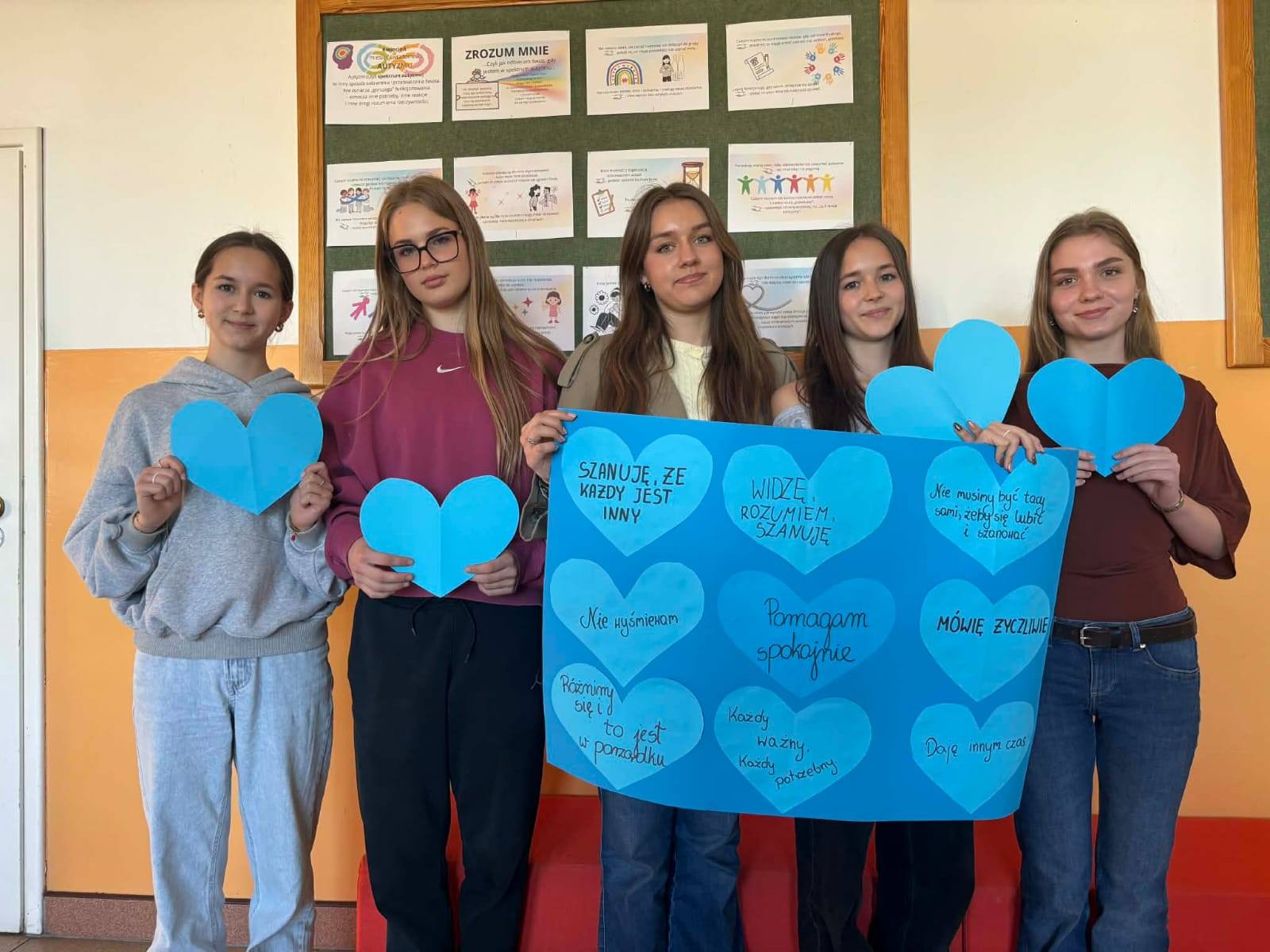 Uczniowie SP w Raciążu włączyli się w obchody Światowego Dnia Autyzmu (FOTO)