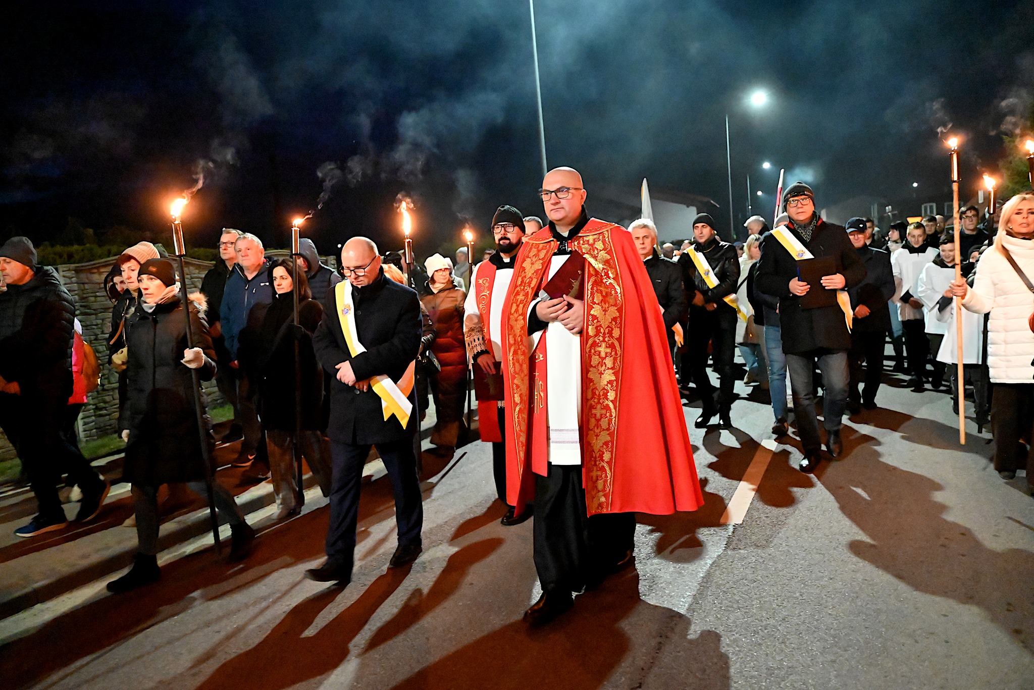 Tłum wiernych przeszedł ulicami Czerska (FOTO)