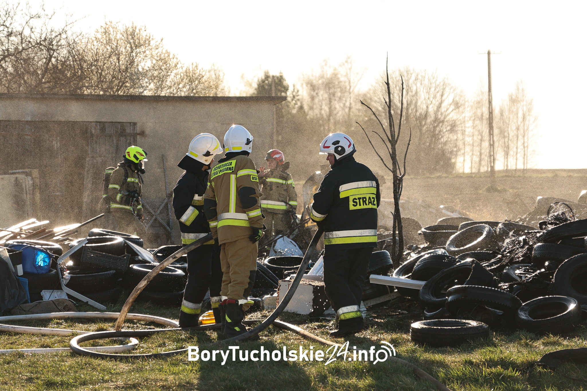 Pożar w Nowych Prusach. Strażacy chronili budynek mieszkalny (FOTO, WIDEO)