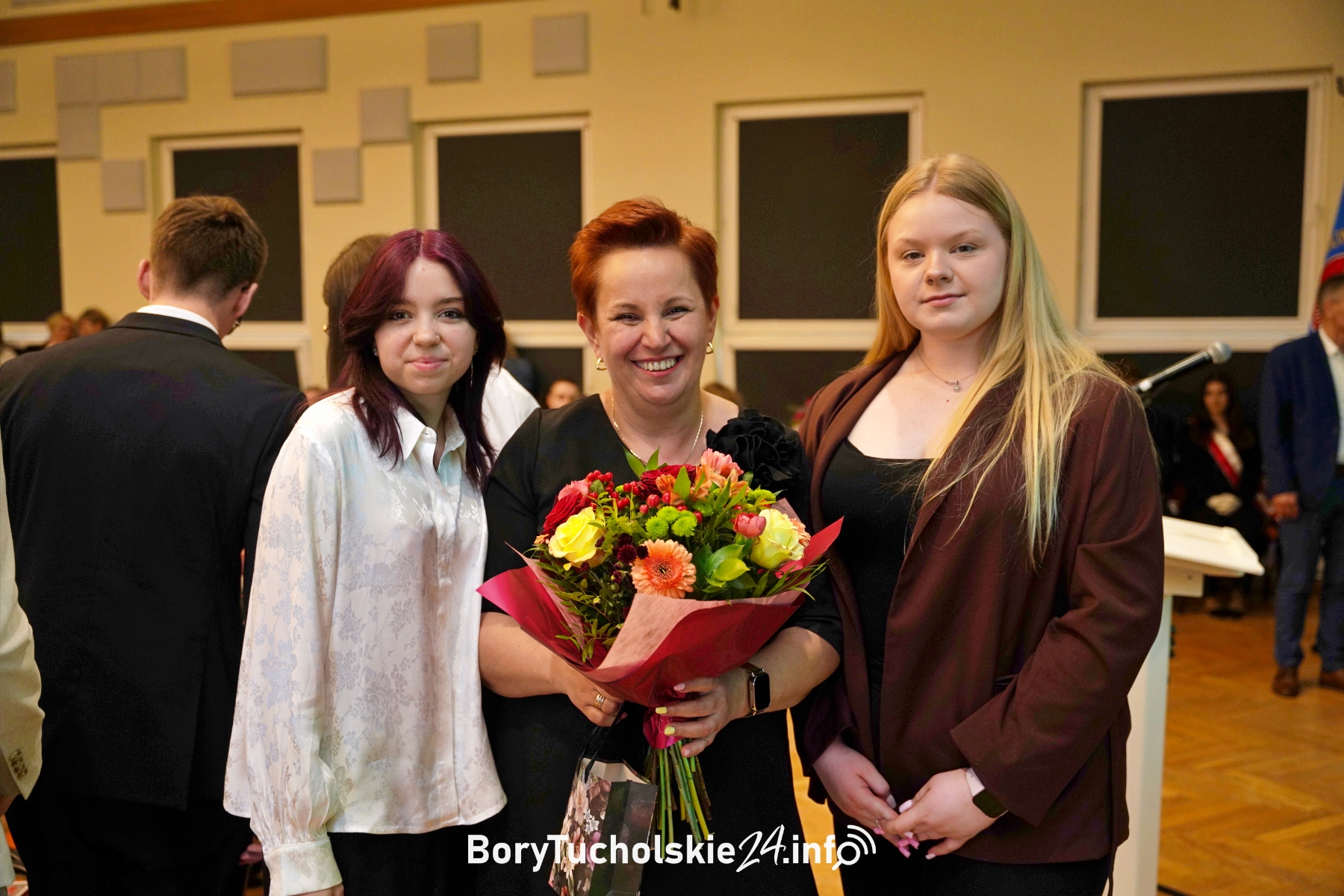 Ponad 30 absolwentów Nowodworka z wyróżnieniem. Uczniowie pożegnali szkolne mury (FOTO, WIDEO)