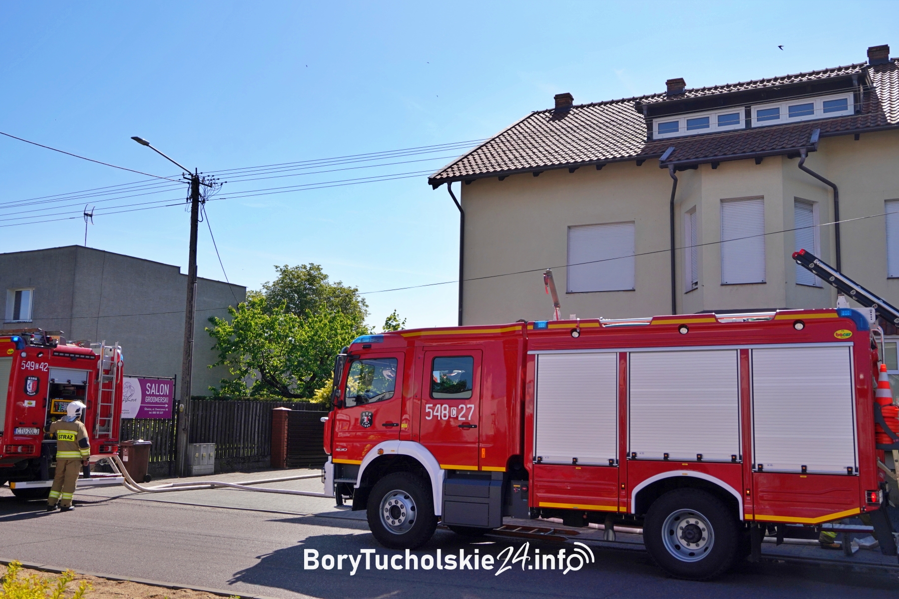 Właścicielka nie wiedziała o zagrożeniu. Sąsiad zaalarmował służby w Śliwicach (FOTO, WIDEO)