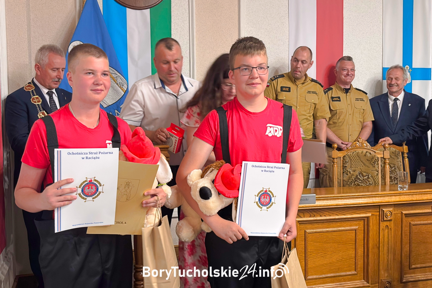 Bracia z MDP w Raciążu wyróżnieni za bohaterską postawę. Ich reakcja mogła uchronić dom przed pożarem (FOTO, WIDEO)
