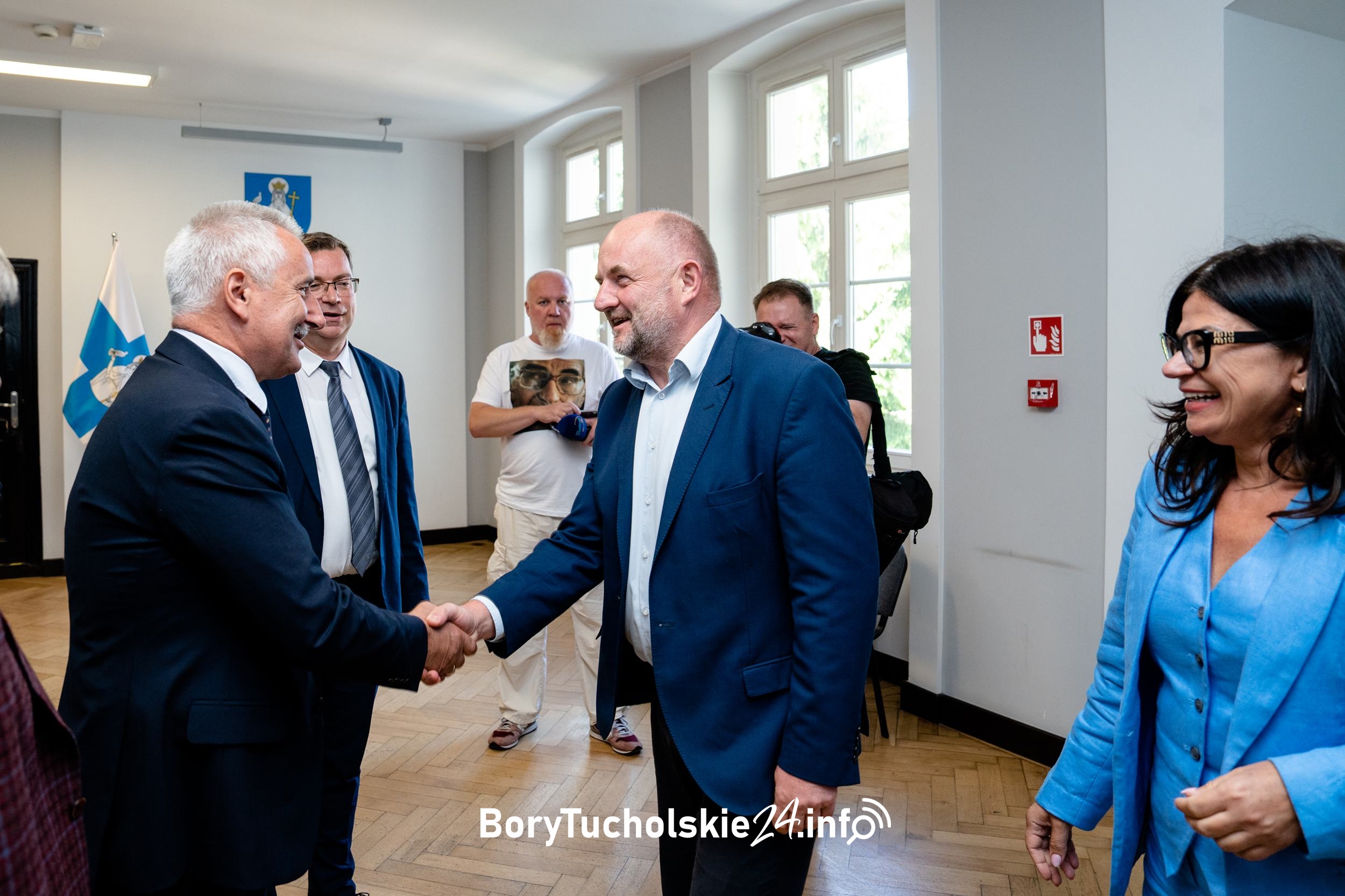 Marszałek podpisał umowy na stanicę wodną nad Głęboczkiem i drogę w Trzebcinach (FOTO, WIDEO)