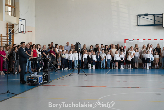 Ślubowanie uczniów klas pierwszych Szkoły Podstawowej w Śliwicach