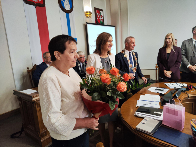 Podziękowania za pracę dla dyrektor szkoły w Raciążu Irena Szwankowska