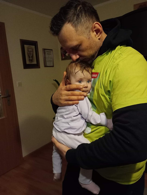 Przystanek w domu. Tata miał chwilkę dla Natalki