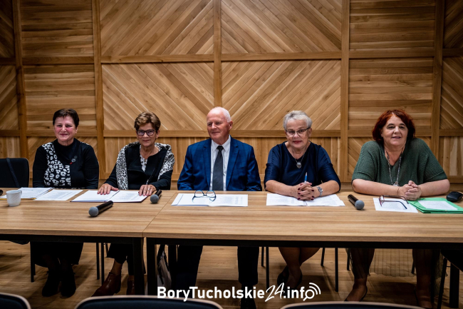 Zaduszki poetyckie Uniwersytetu Trzeciego Wieku w Czersku (ZDJĘCIA)